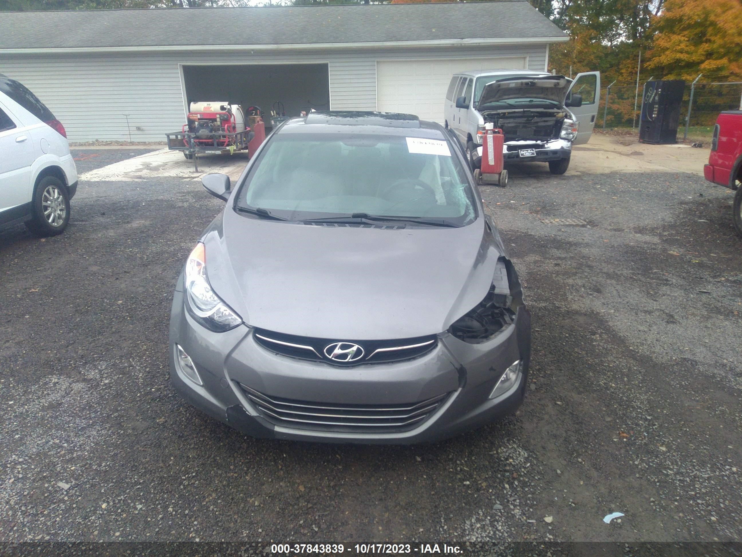 Photo 12 VIN: 5NPDH4AE7DH327659 - HYUNDAI ELANTRA 