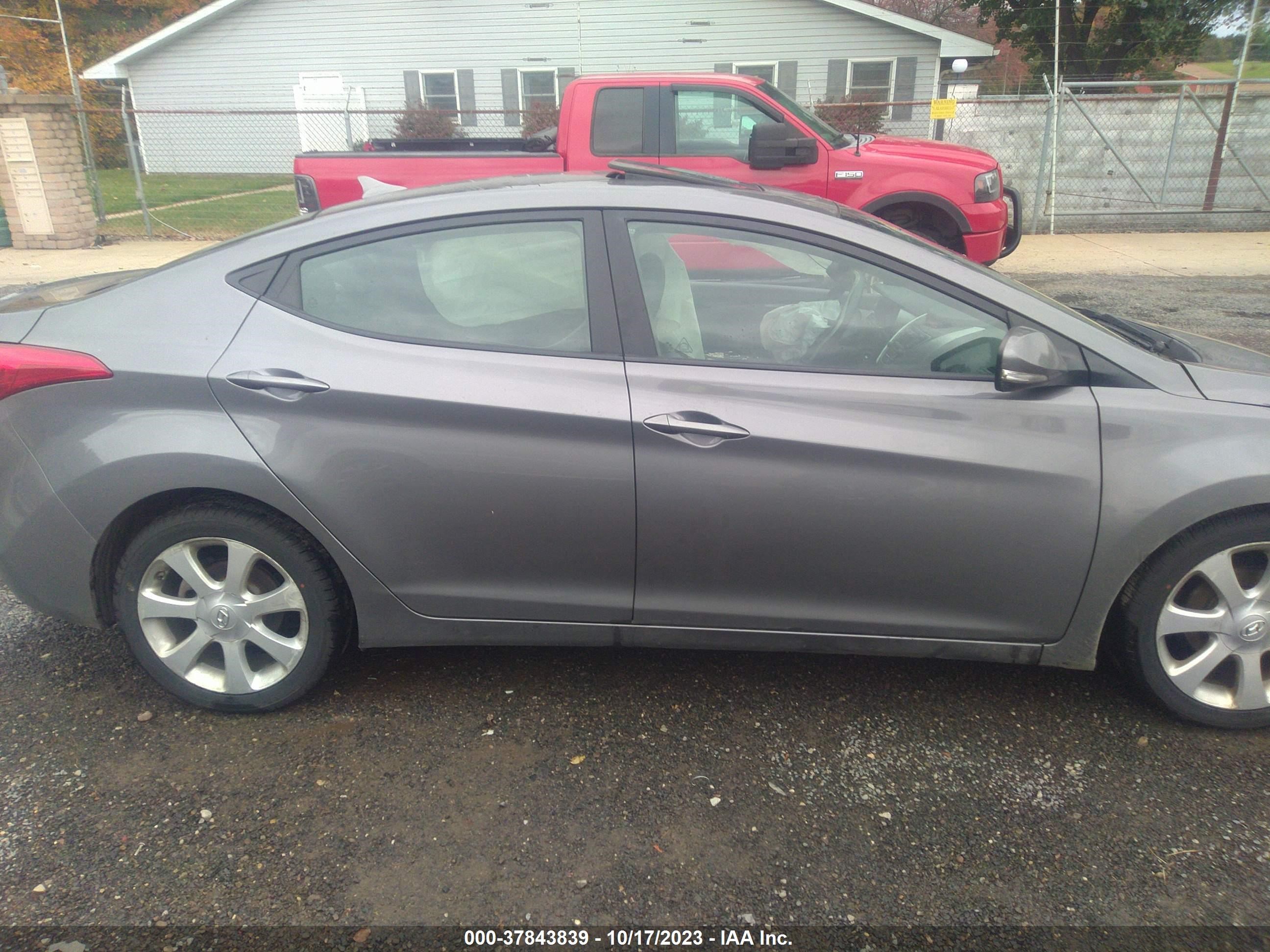 Photo 13 VIN: 5NPDH4AE7DH327659 - HYUNDAI ELANTRA 