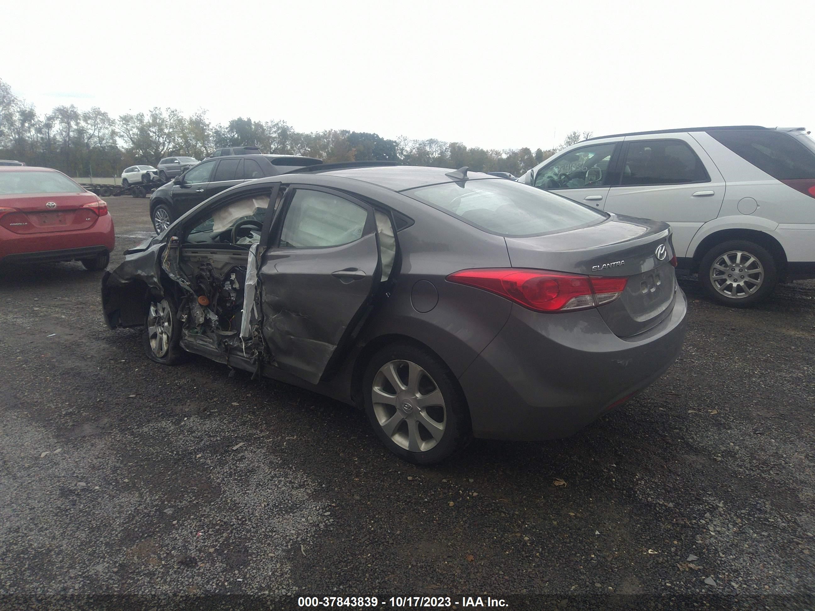 Photo 2 VIN: 5NPDH4AE7DH327659 - HYUNDAI ELANTRA 