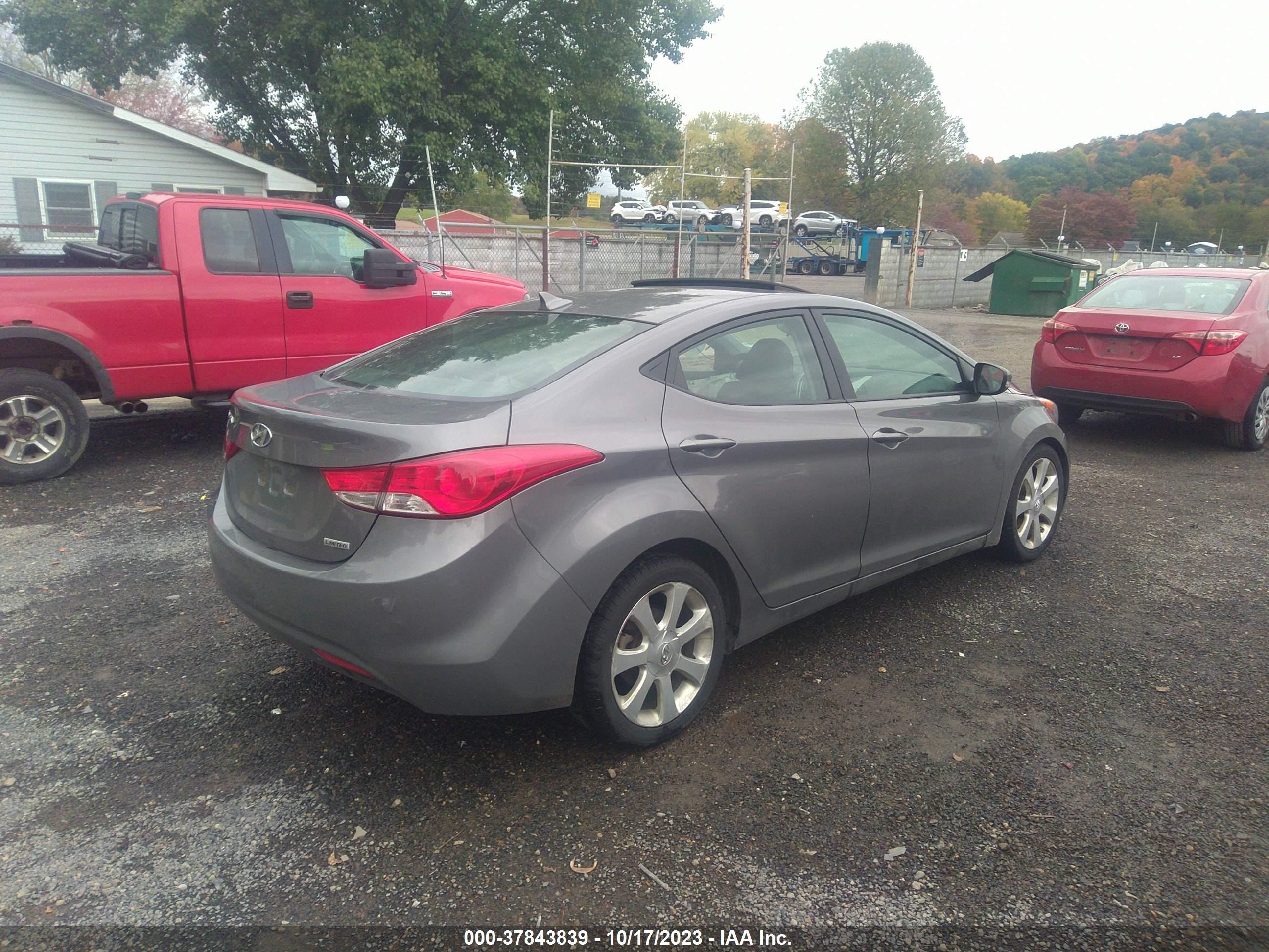 Photo 3 VIN: 5NPDH4AE7DH327659 - HYUNDAI ELANTRA 