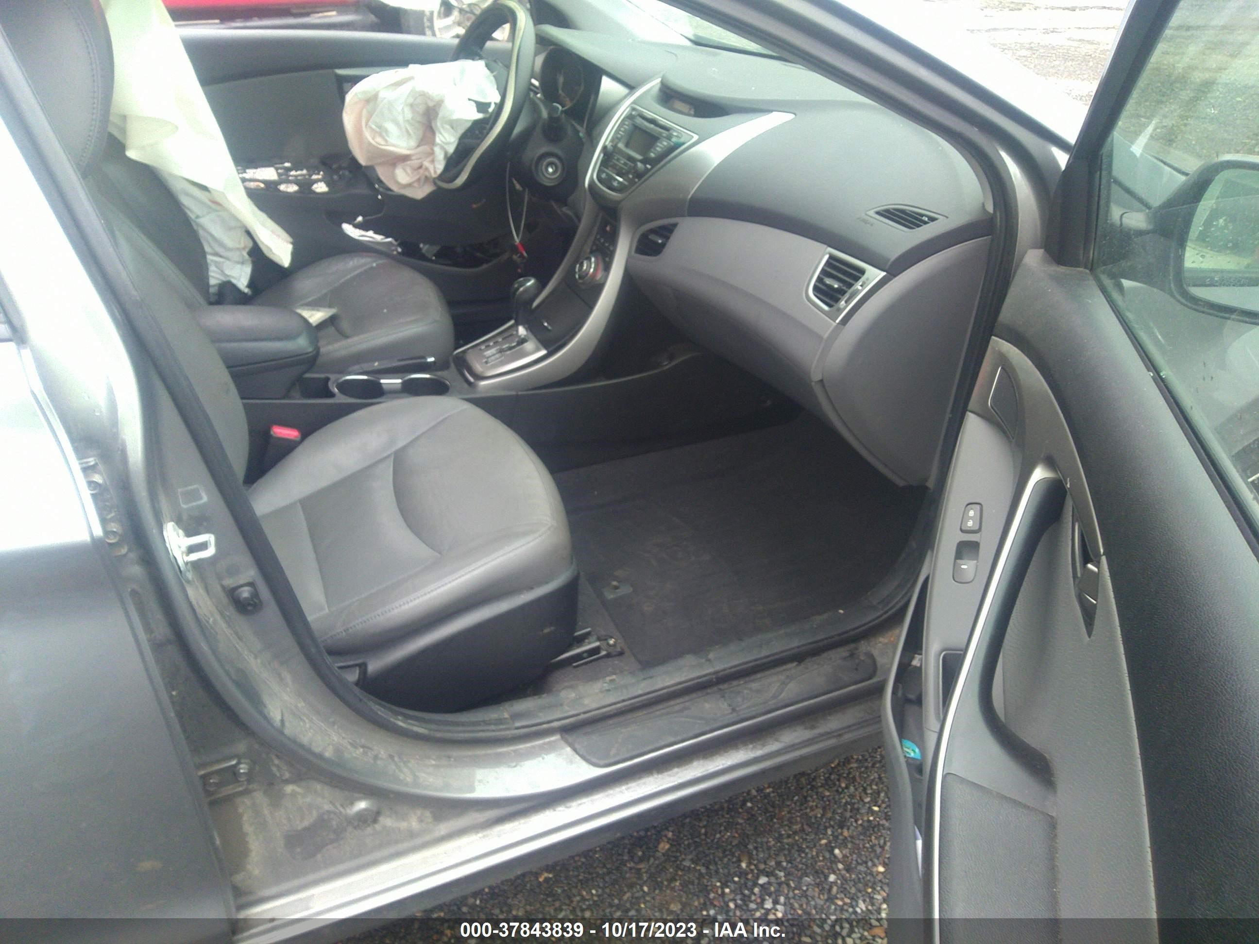 Photo 4 VIN: 5NPDH4AE7DH327659 - HYUNDAI ELANTRA 