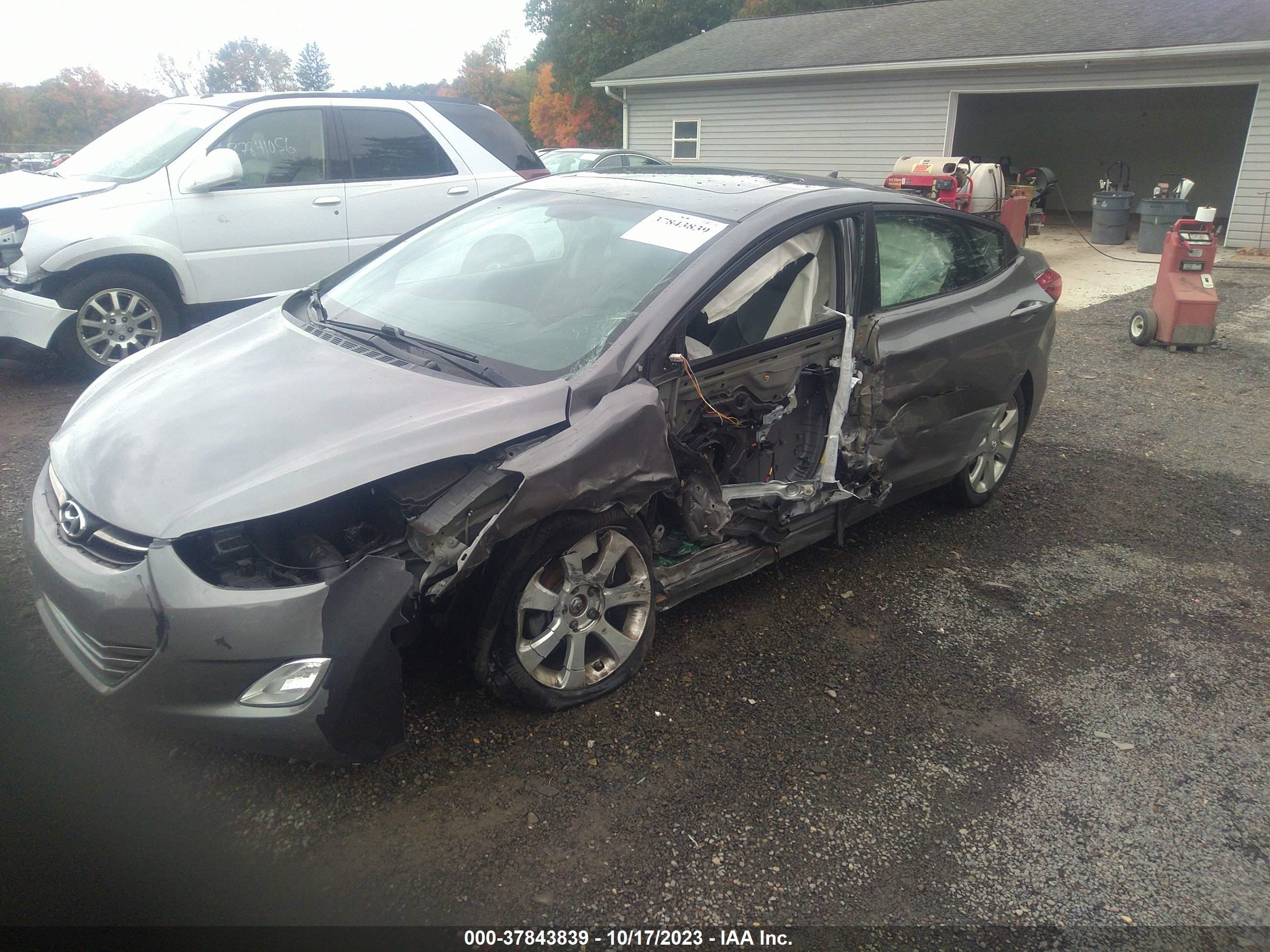 Photo 5 VIN: 5NPDH4AE7DH327659 - HYUNDAI ELANTRA 