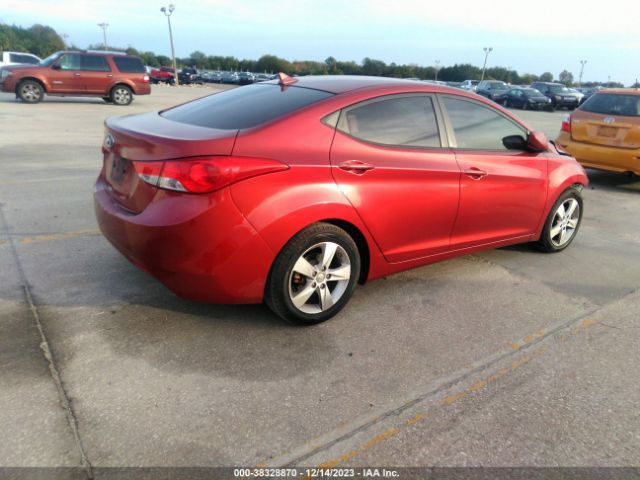 Photo 3 VIN: 5NPDH4AE7DH393502 - HYUNDAI ELANTRA 