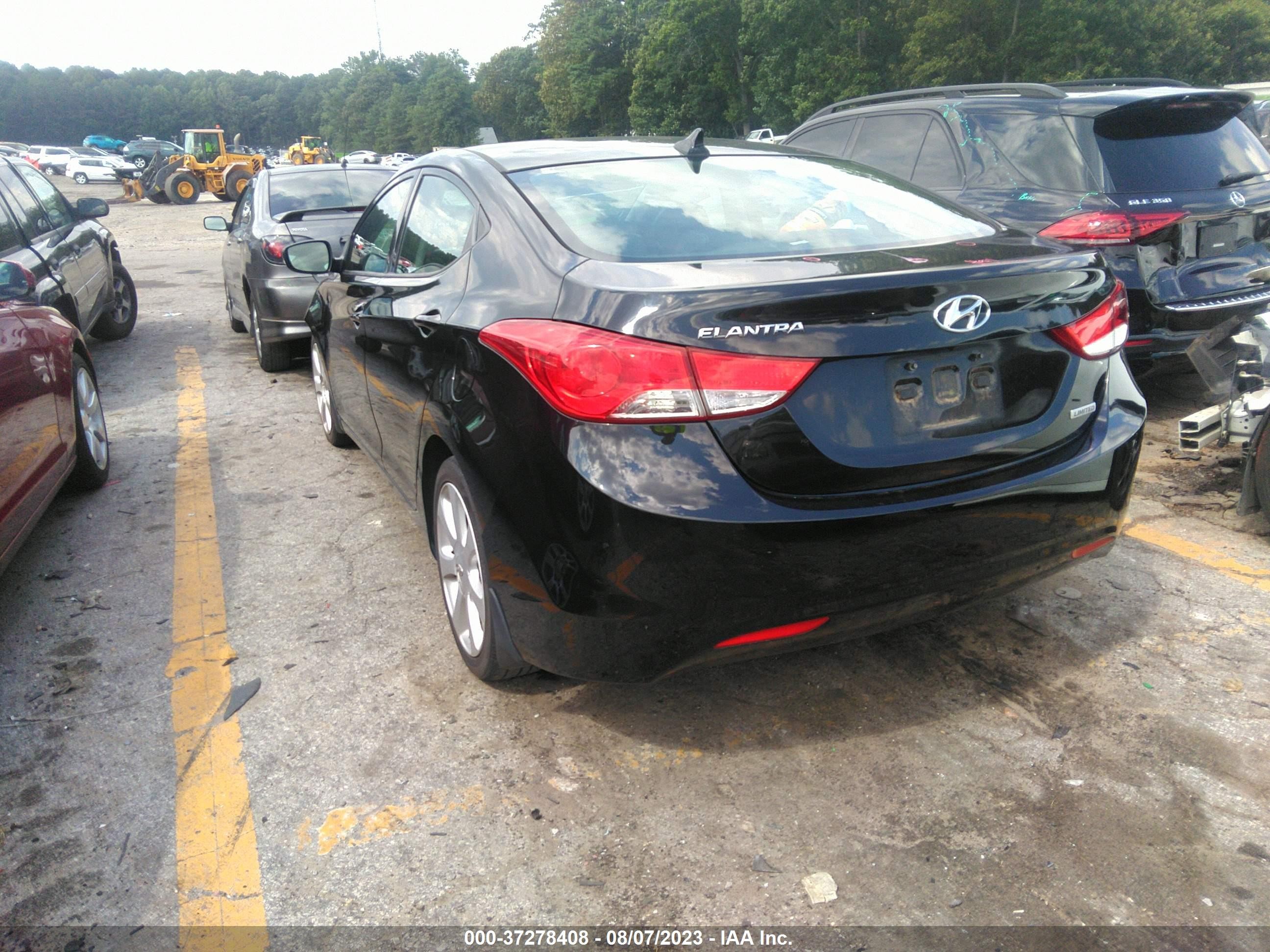 Photo 2 VIN: 5NPDH4AE7DH433402 - HYUNDAI ELANTRA 