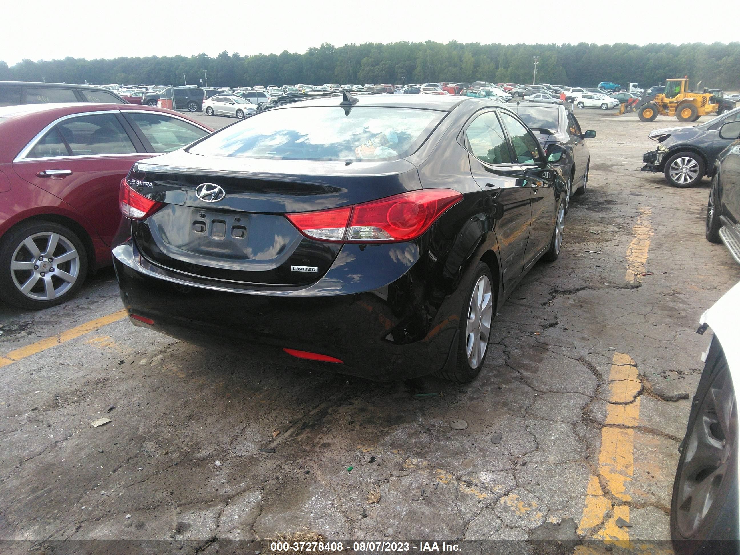 Photo 3 VIN: 5NPDH4AE7DH433402 - HYUNDAI ELANTRA 