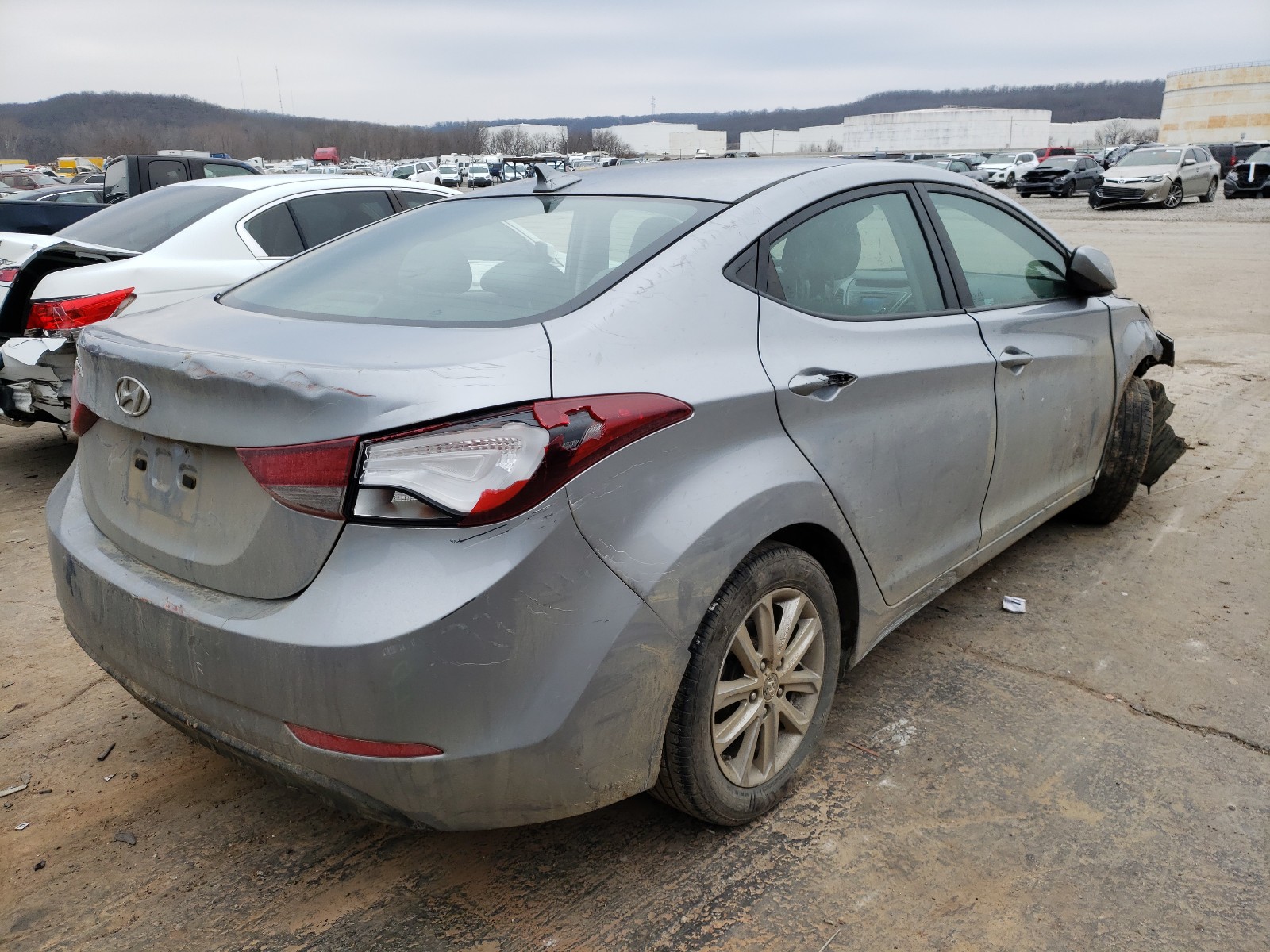 Photo 3 VIN: 5NPDH4AE7FH568883 - HYUNDAI ELANTRA SE 