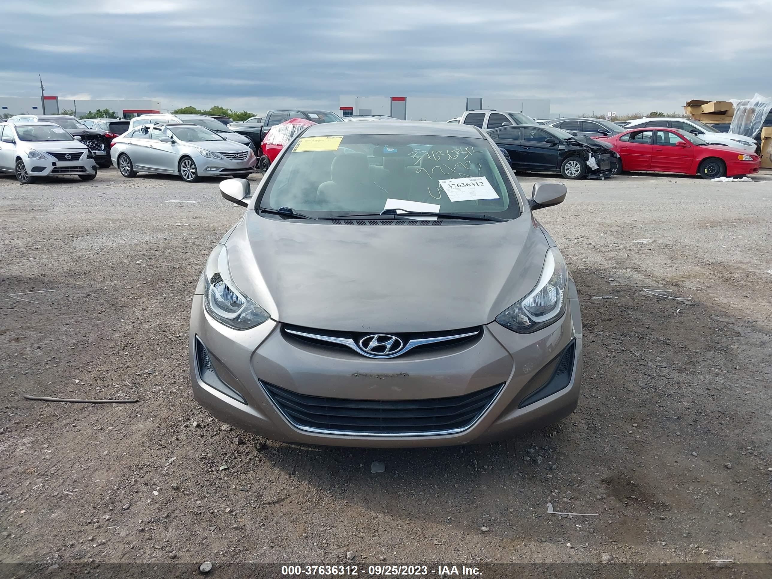 Photo 11 VIN: 5NPDH4AE7FH588499 - HYUNDAI ELANTRA 