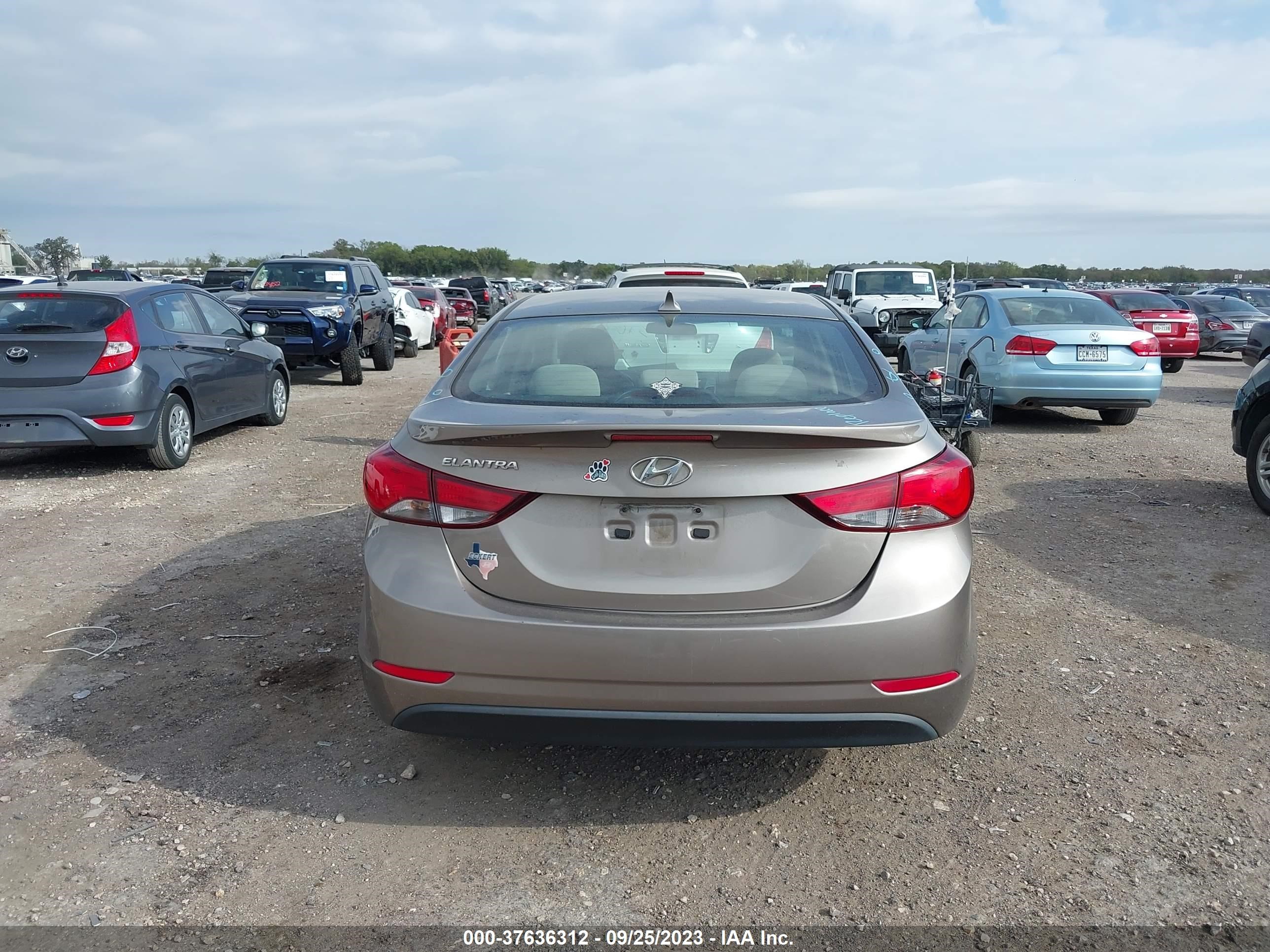 Photo 15 VIN: 5NPDH4AE7FH588499 - HYUNDAI ELANTRA 