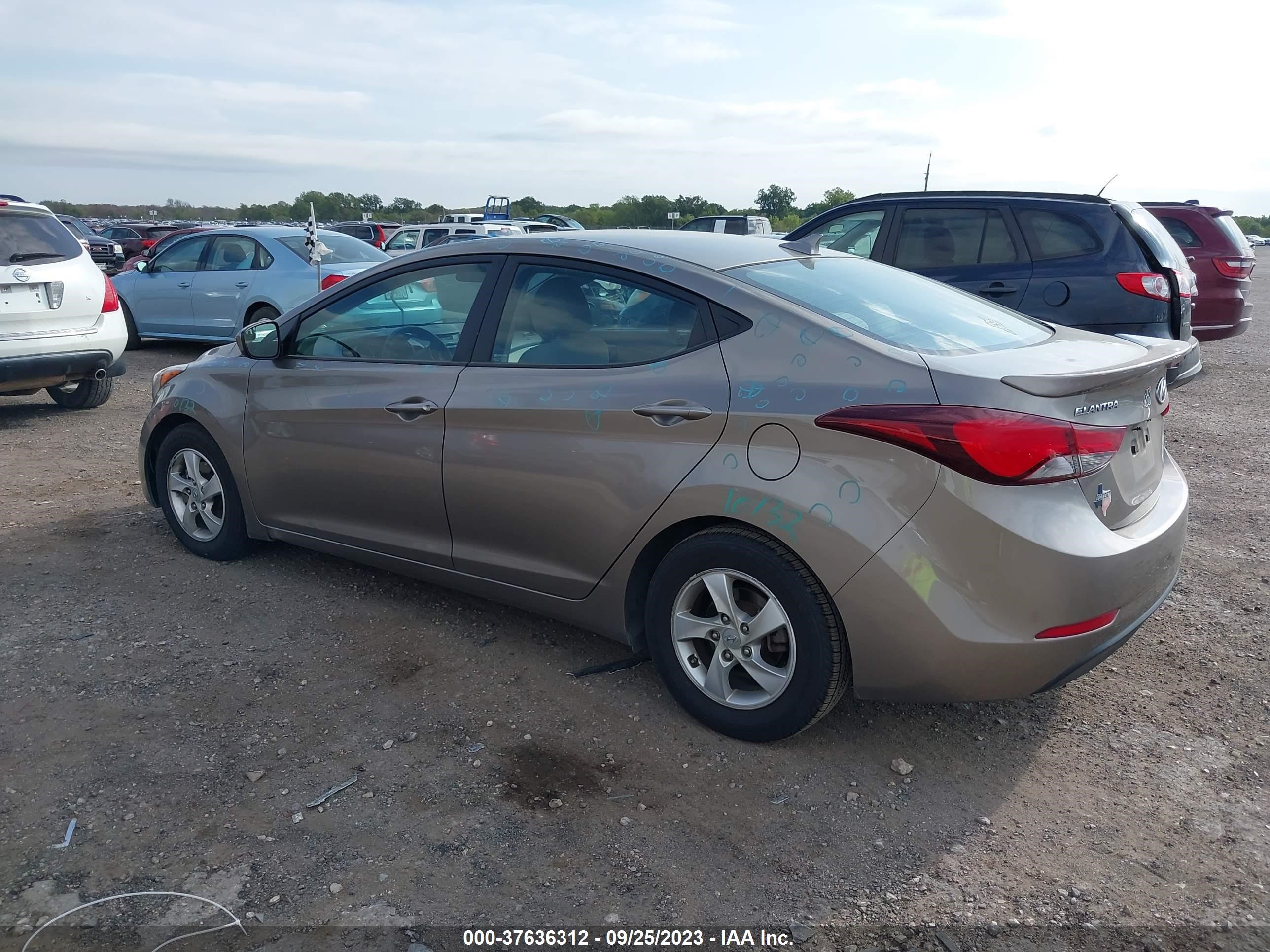 Photo 2 VIN: 5NPDH4AE7FH588499 - HYUNDAI ELANTRA 