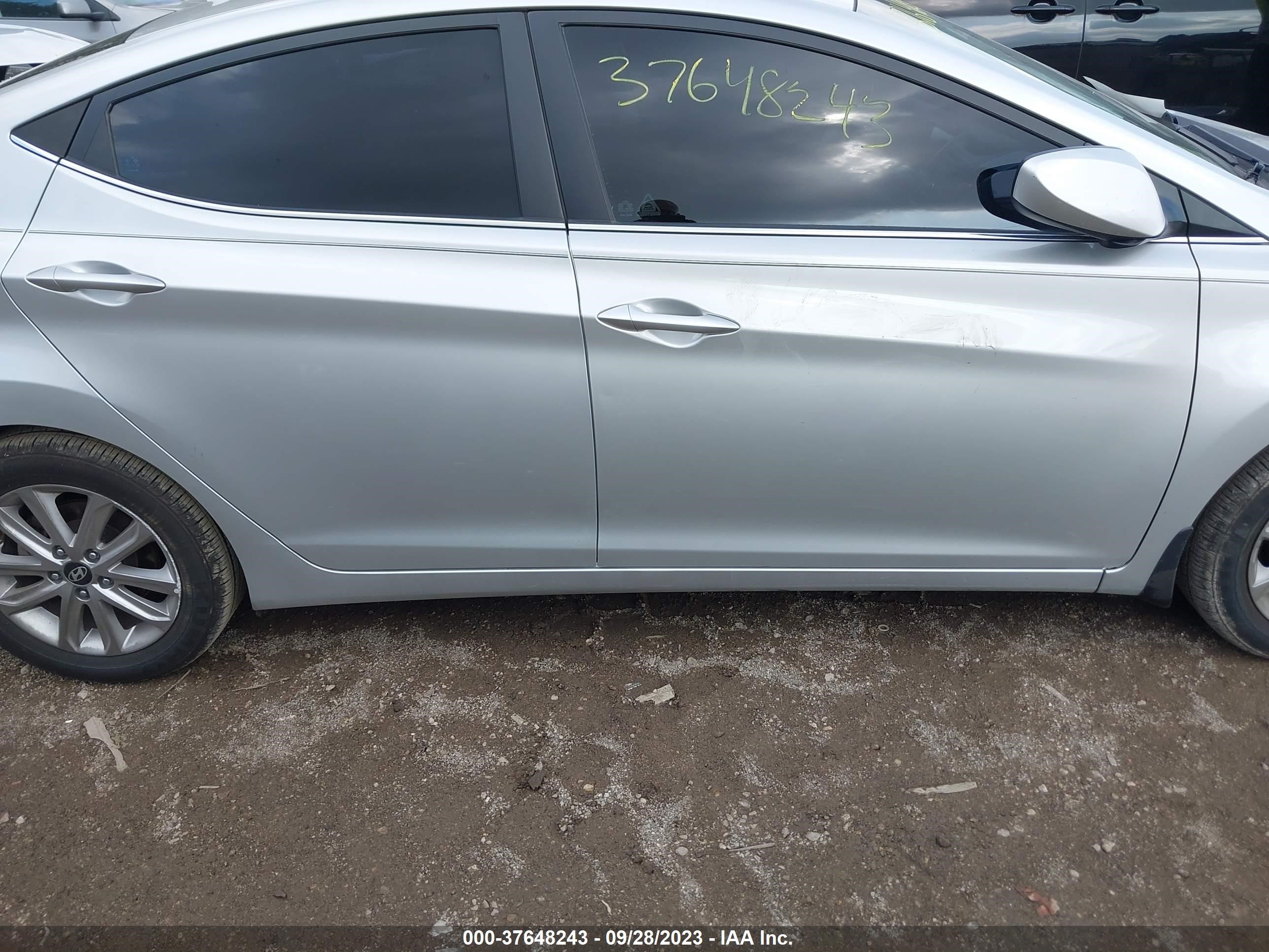 Photo 12 VIN: 5NPDH4AE7FH599518 - HYUNDAI ELANTRA 