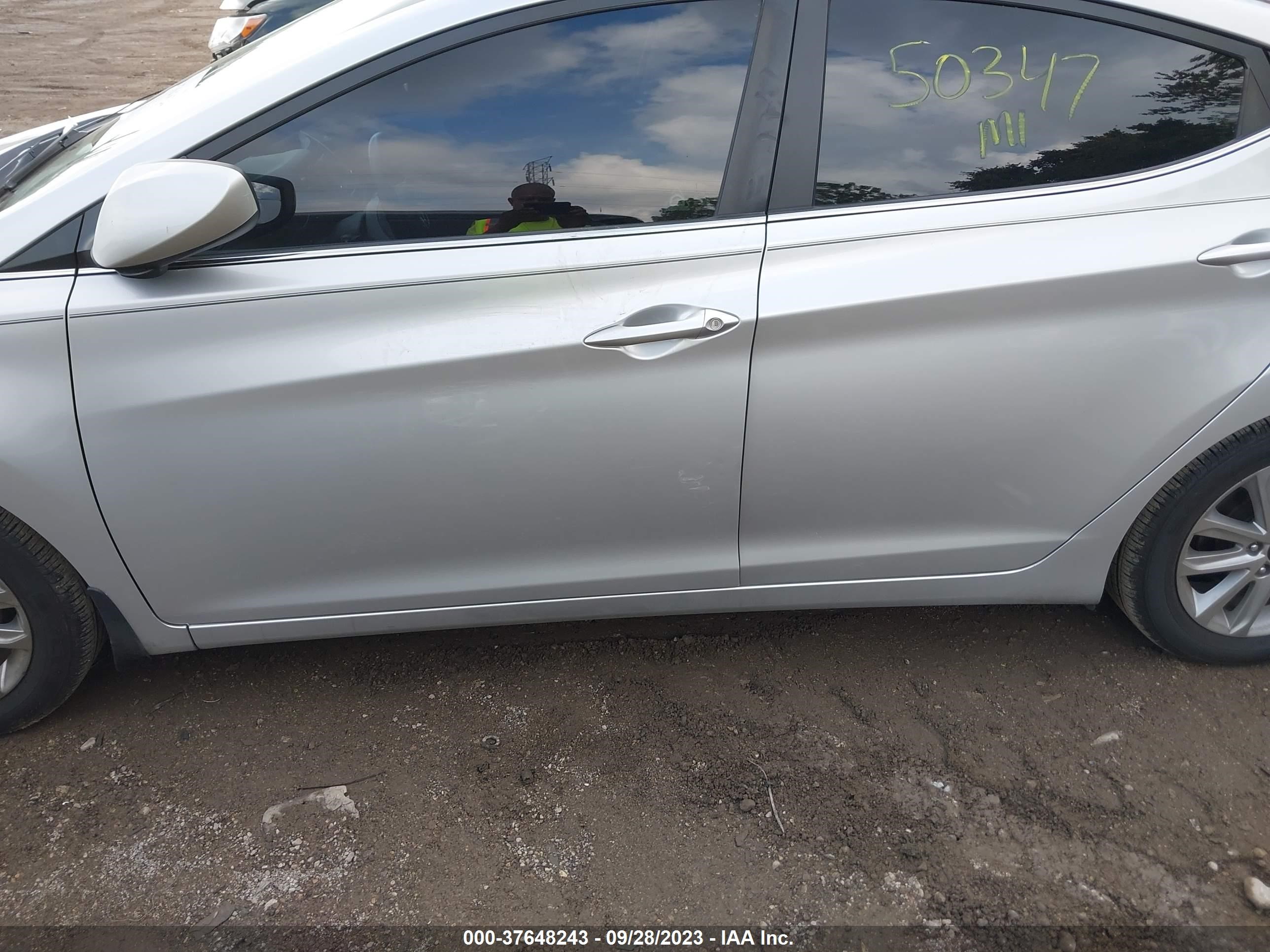 Photo 13 VIN: 5NPDH4AE7FH599518 - HYUNDAI ELANTRA 