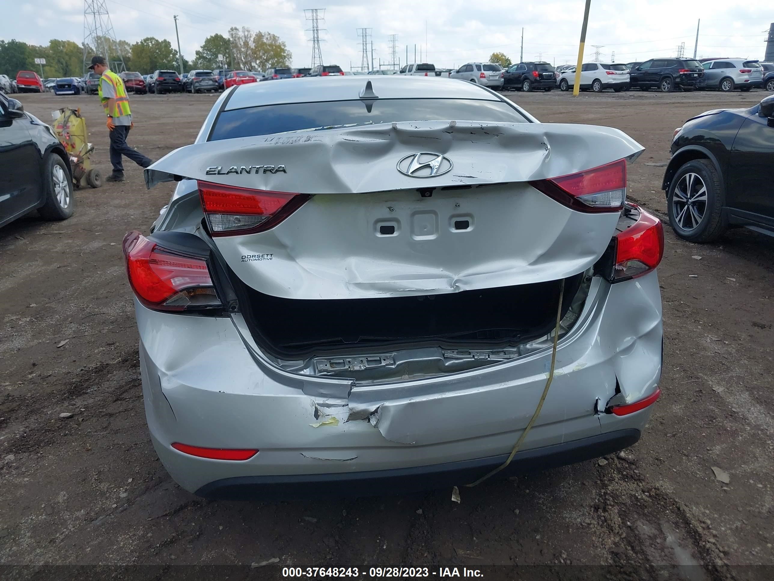 Photo 15 VIN: 5NPDH4AE7FH599518 - HYUNDAI ELANTRA 