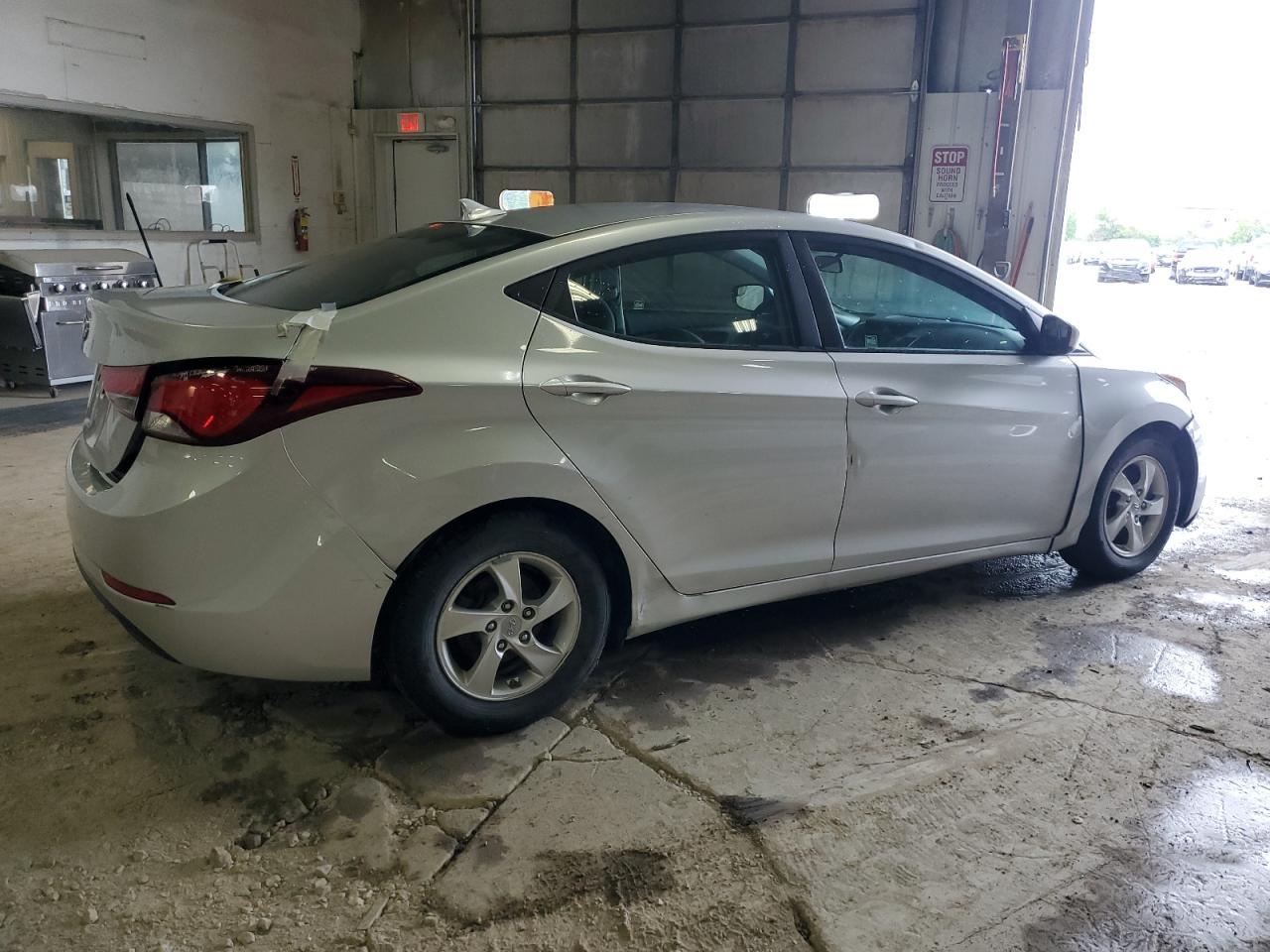 Photo 15 VIN: 5NPDH4AE7FH640696 - HYUNDAI ELANTRA 