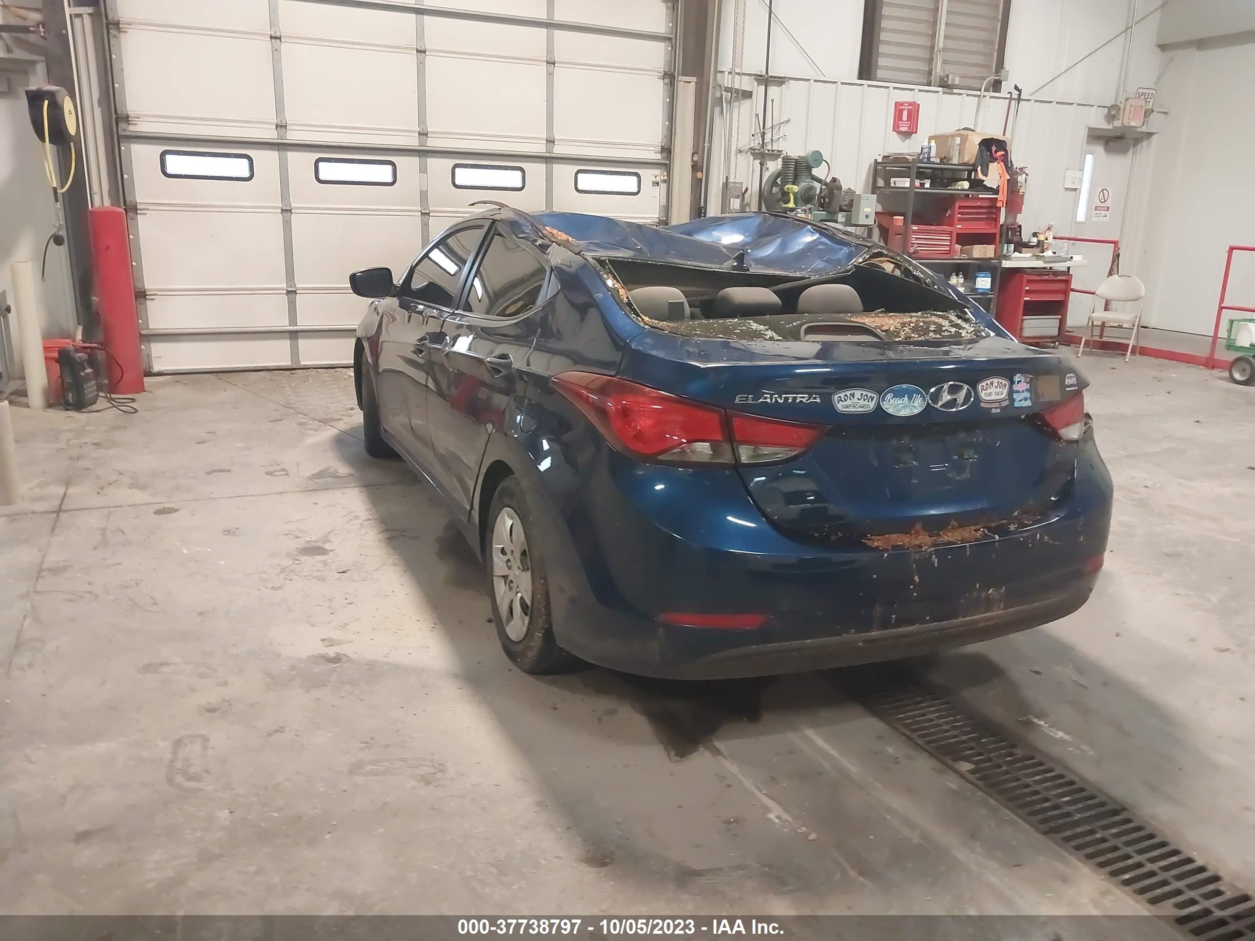 Photo 2 VIN: 5NPDH4AE7GH664417 - HYUNDAI ELANTRA 