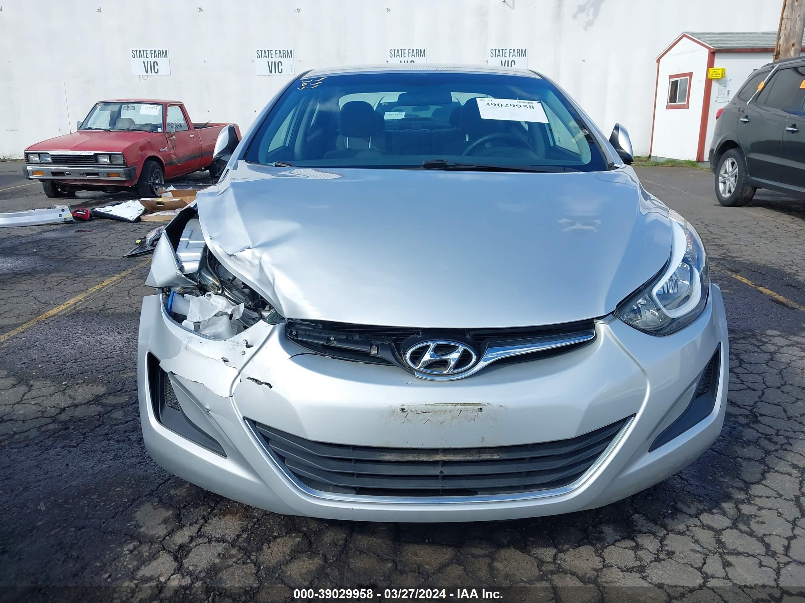 Photo 12 VIN: 5NPDH4AE7GH730769 - HYUNDAI ELANTRA 