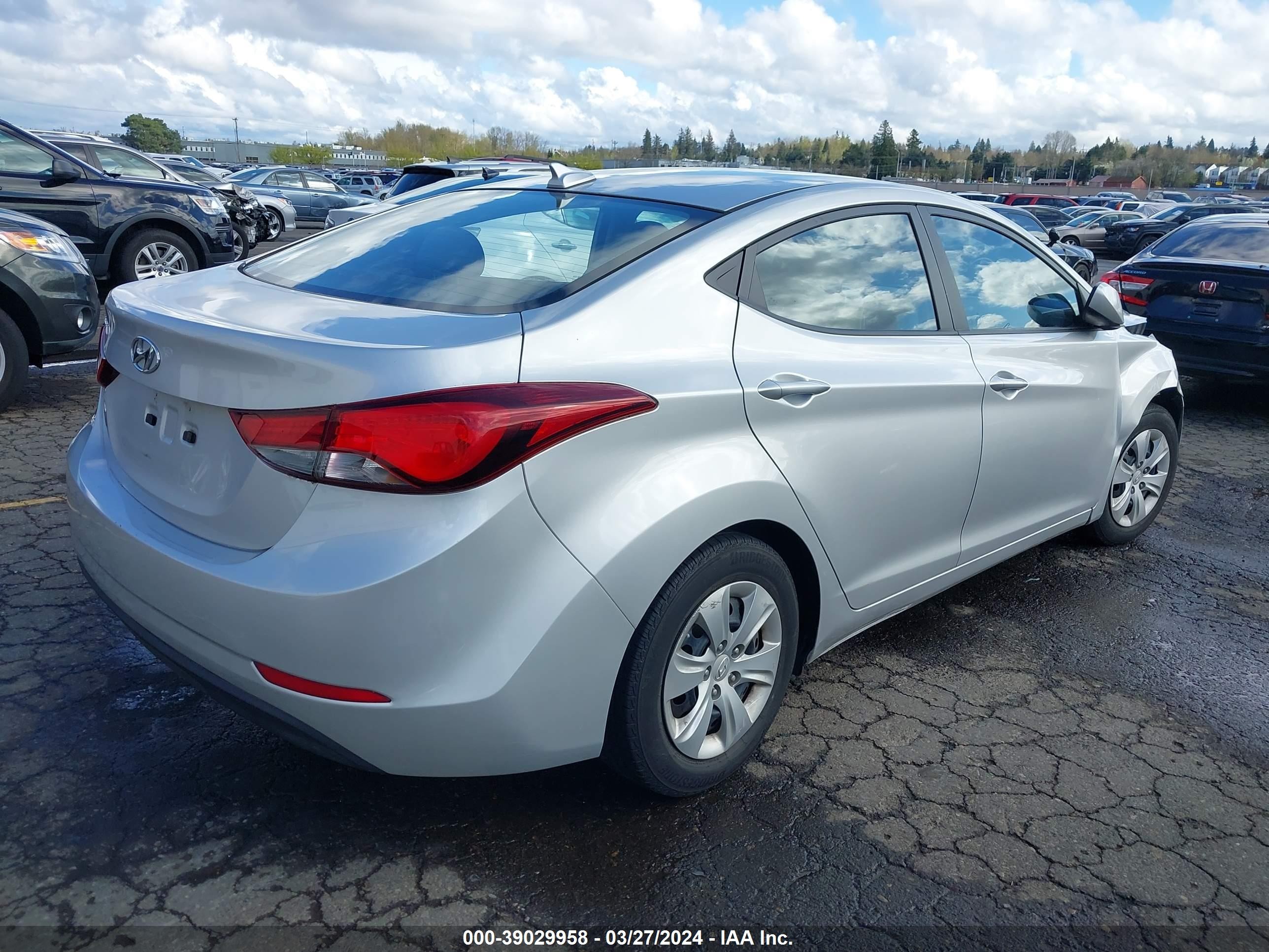 Photo 3 VIN: 5NPDH4AE7GH730769 - HYUNDAI ELANTRA 