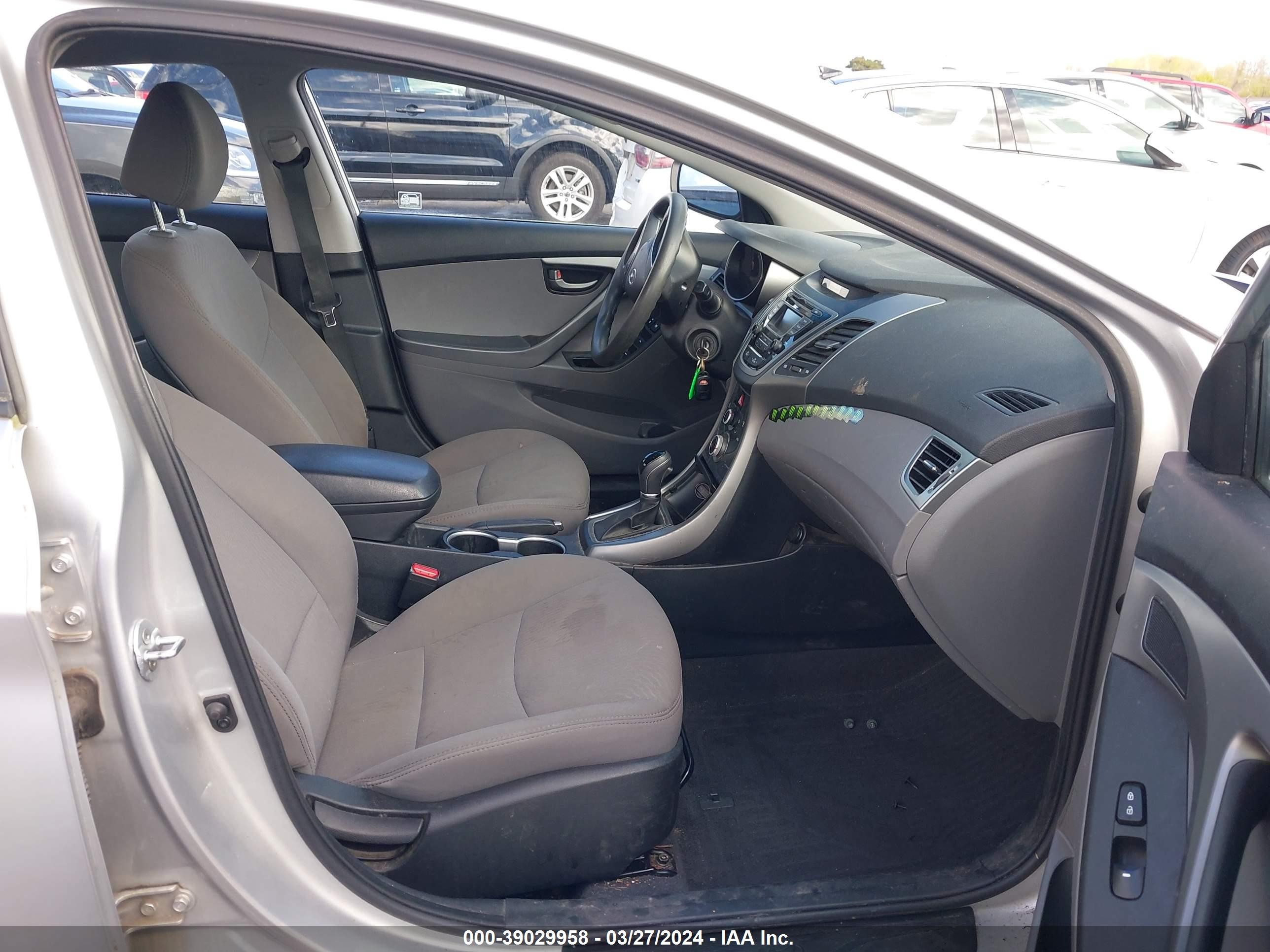 Photo 4 VIN: 5NPDH4AE7GH730769 - HYUNDAI ELANTRA 