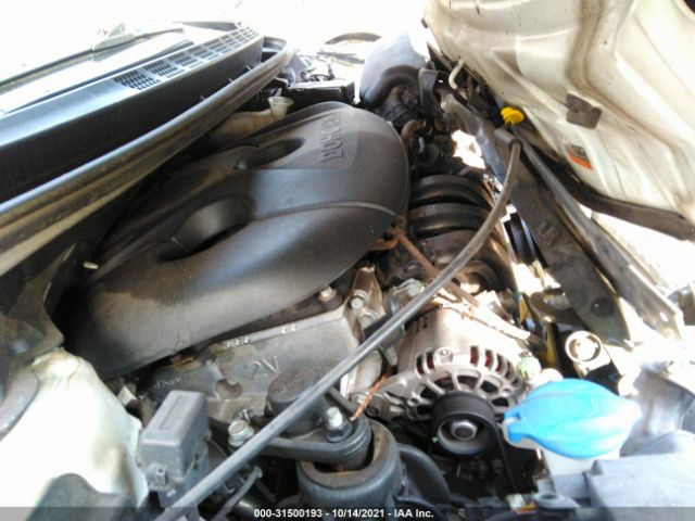 Photo 9 VIN: 5NPDH4AE7GH741643 - HYUNDAI ELANTRA 