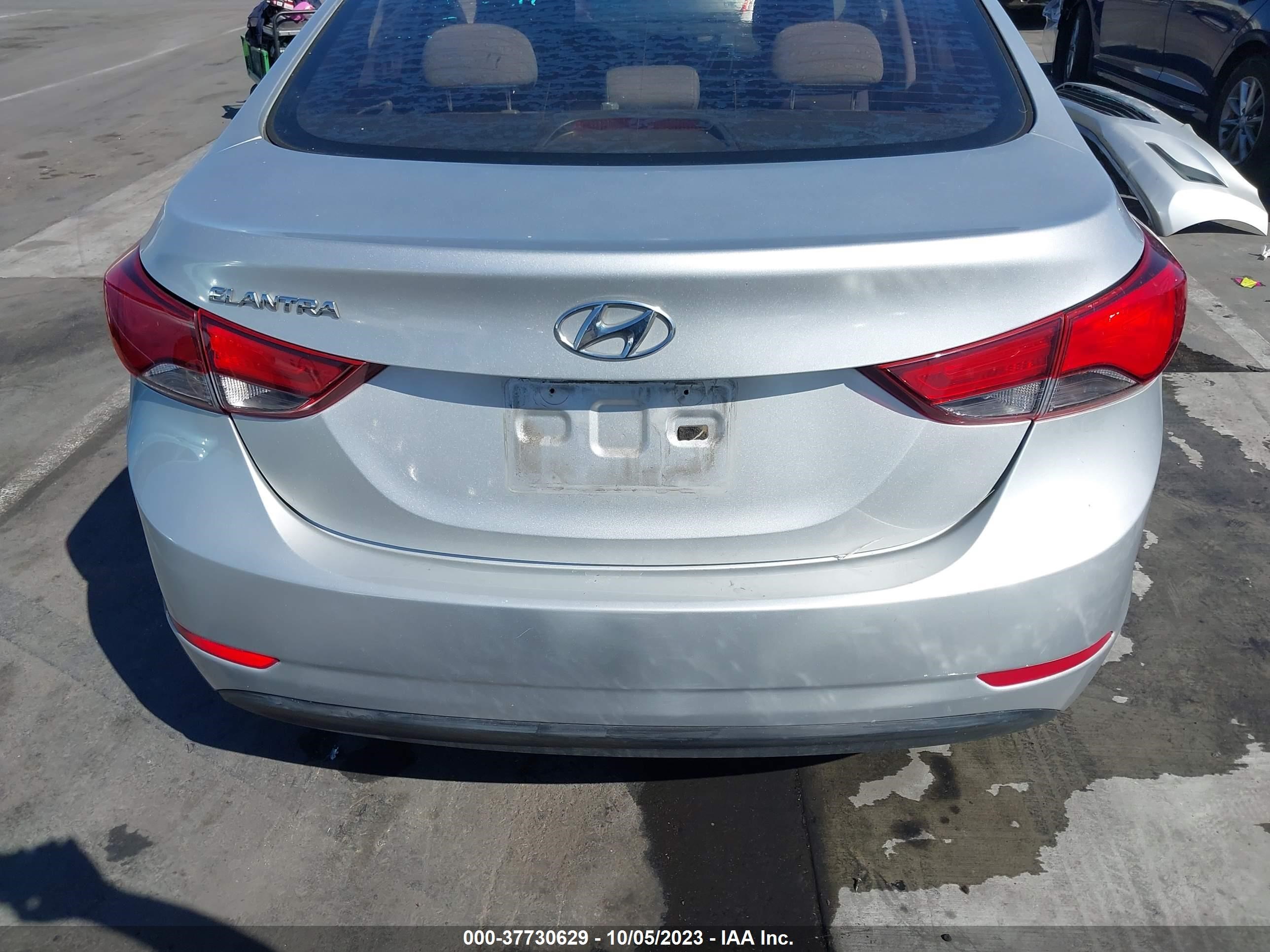 Photo 16 VIN: 5NPDH4AE7GH748382 - HYUNDAI ELANTRA 