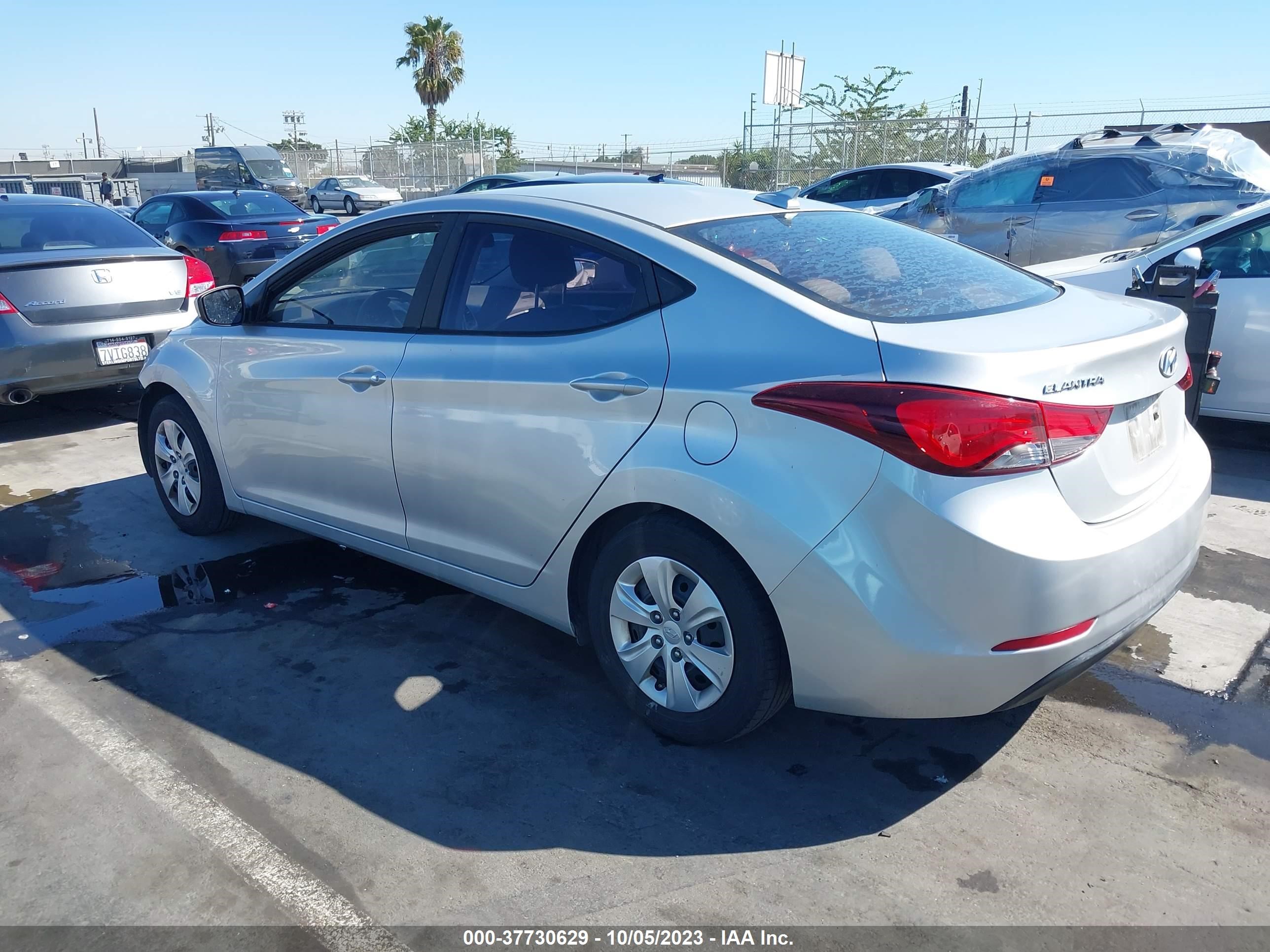 Photo 2 VIN: 5NPDH4AE7GH748382 - HYUNDAI ELANTRA 