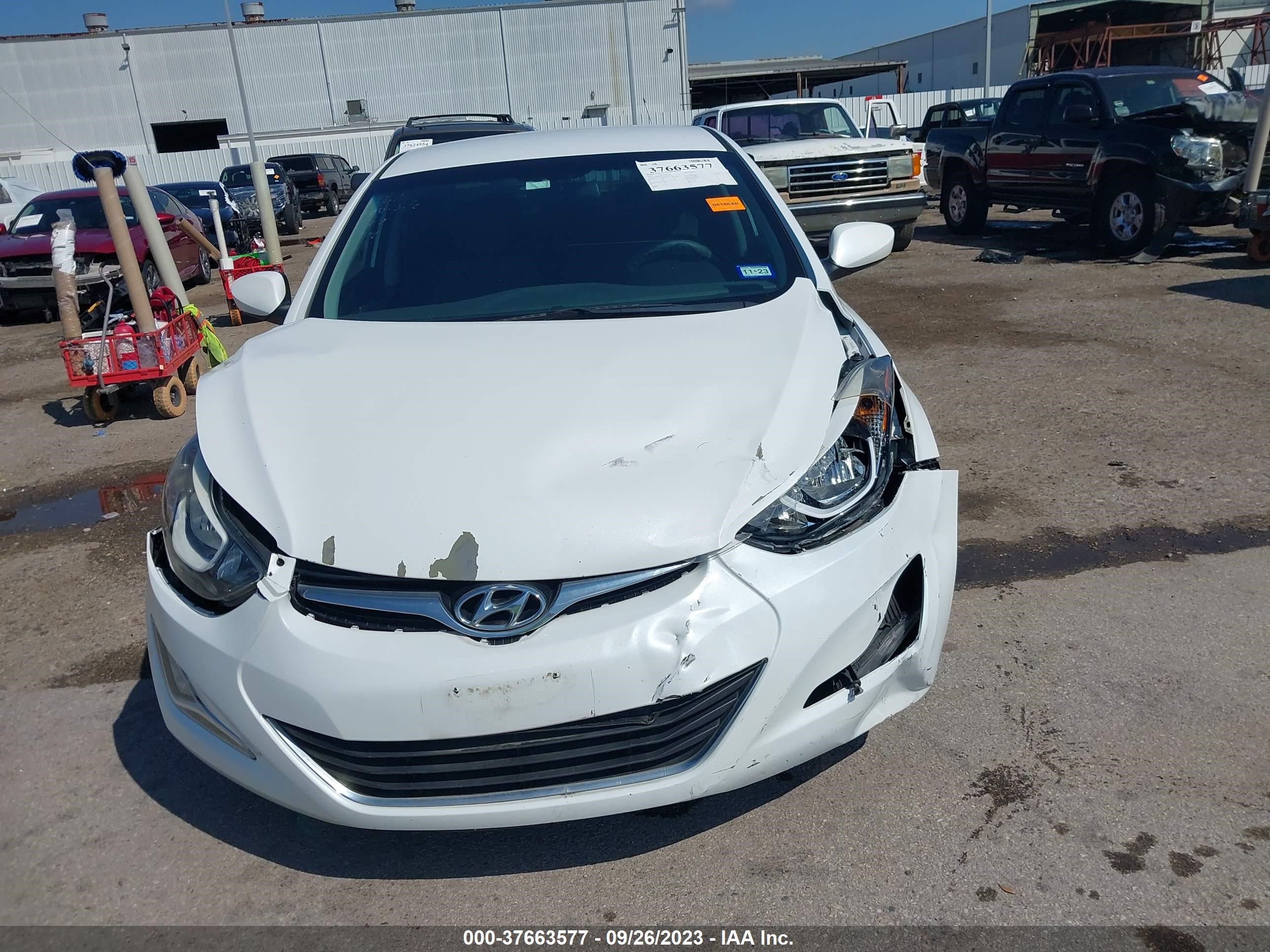 Photo 11 VIN: 5NPDH4AE7GH762282 - HYUNDAI ELANTRA 