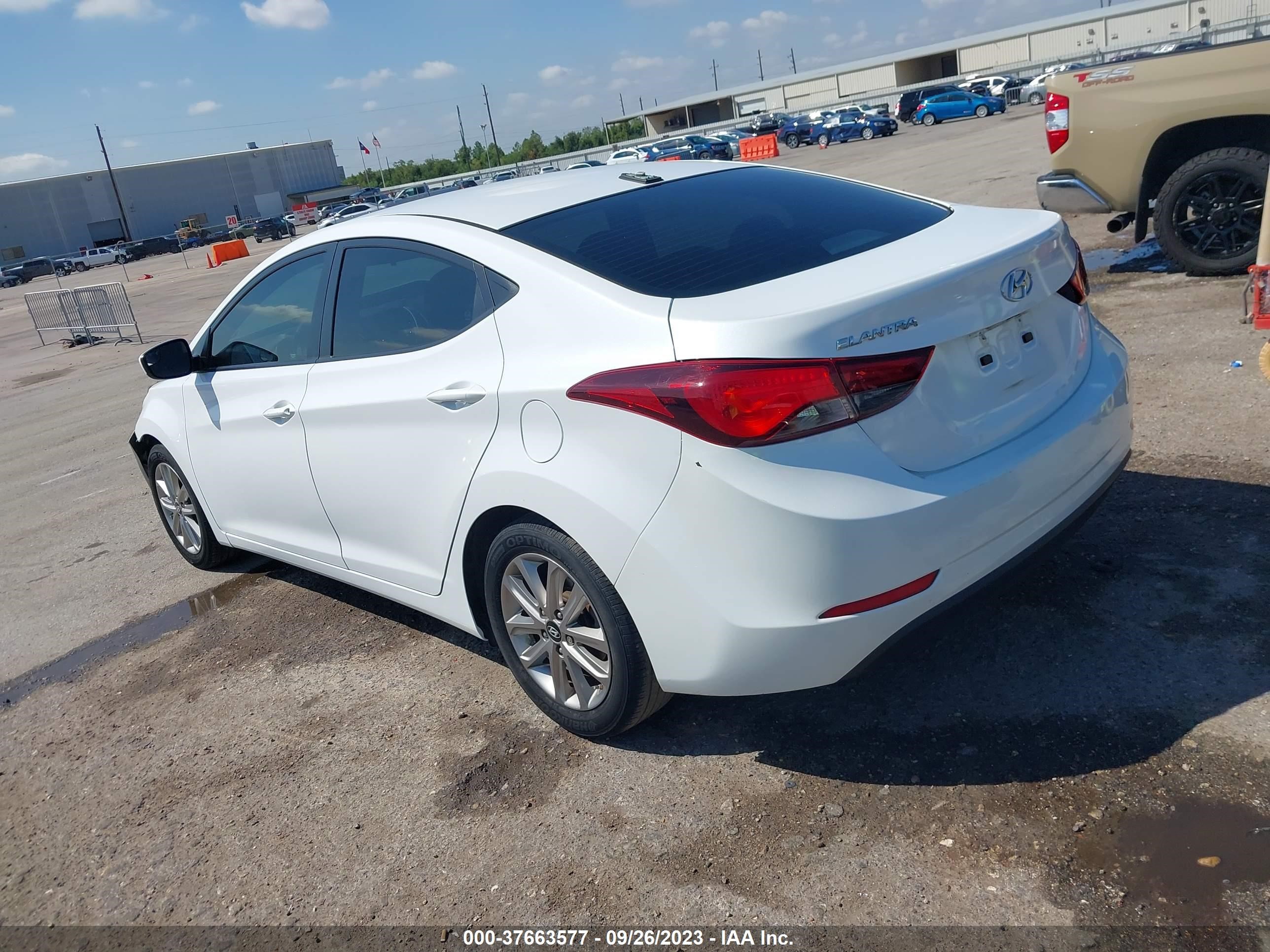 Photo 2 VIN: 5NPDH4AE7GH762282 - HYUNDAI ELANTRA 