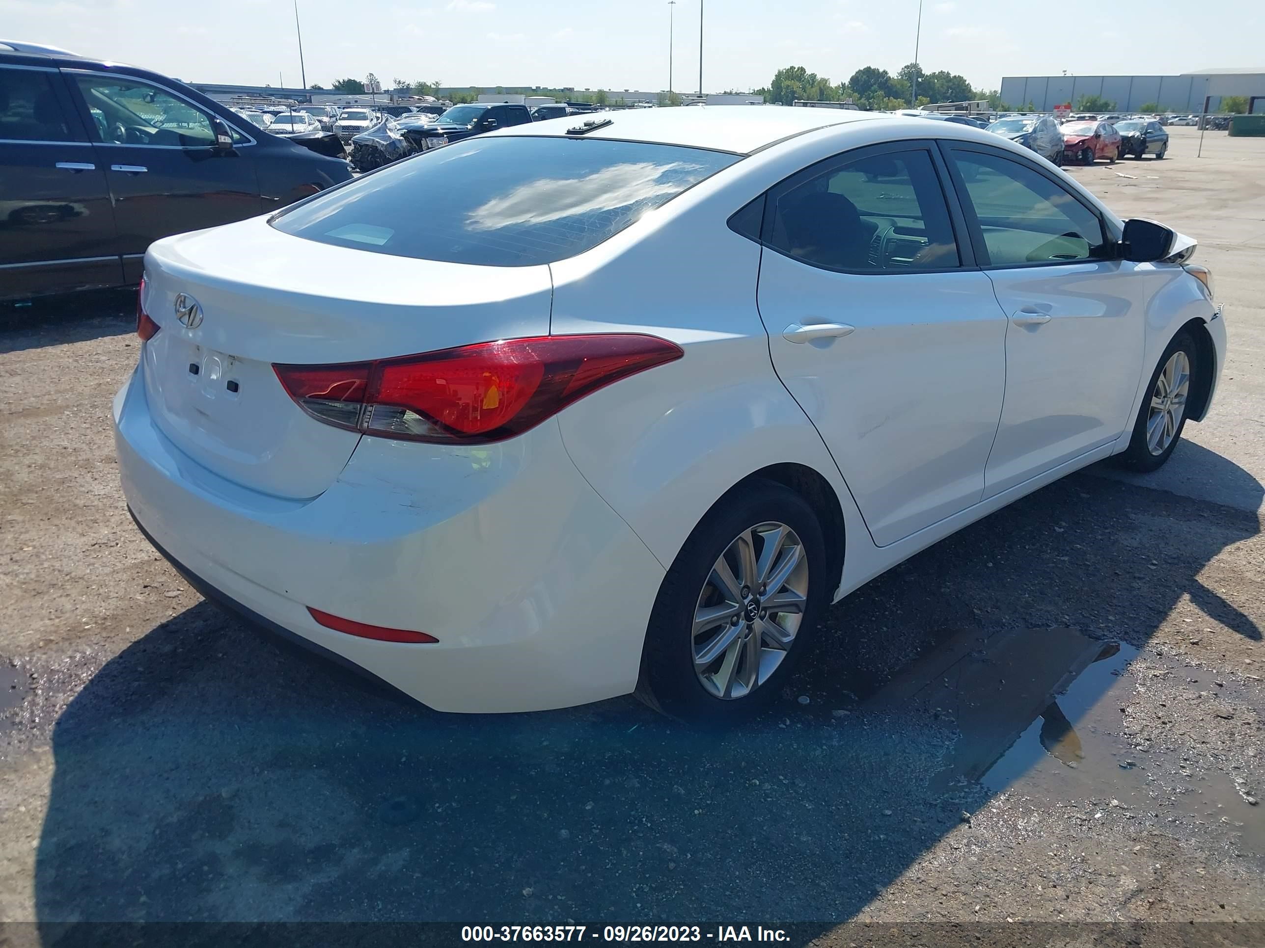 Photo 3 VIN: 5NPDH4AE7GH762282 - HYUNDAI ELANTRA 