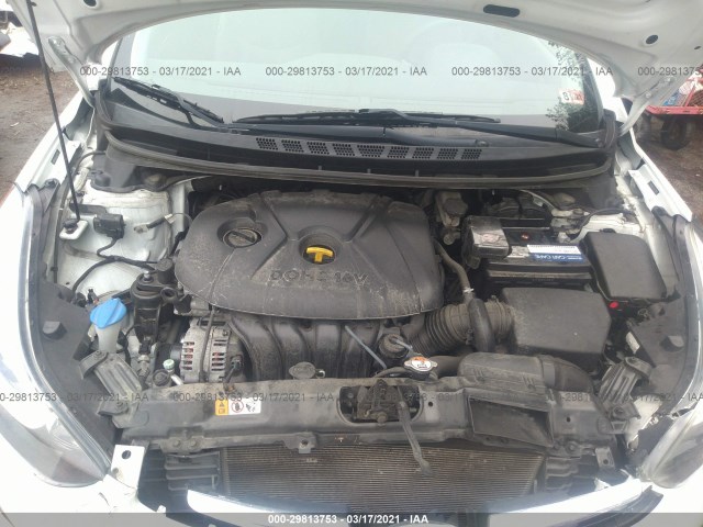 Photo 9 VIN: 5NPDH4AE7GH777963 - HYUNDAI ELANTRA 