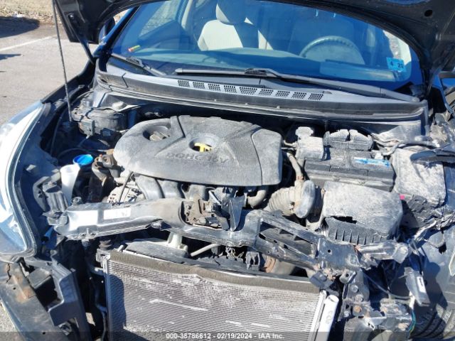 Photo 9 VIN: 5NPDH4AE7GH788042 - HYUNDAI ELANTRA 