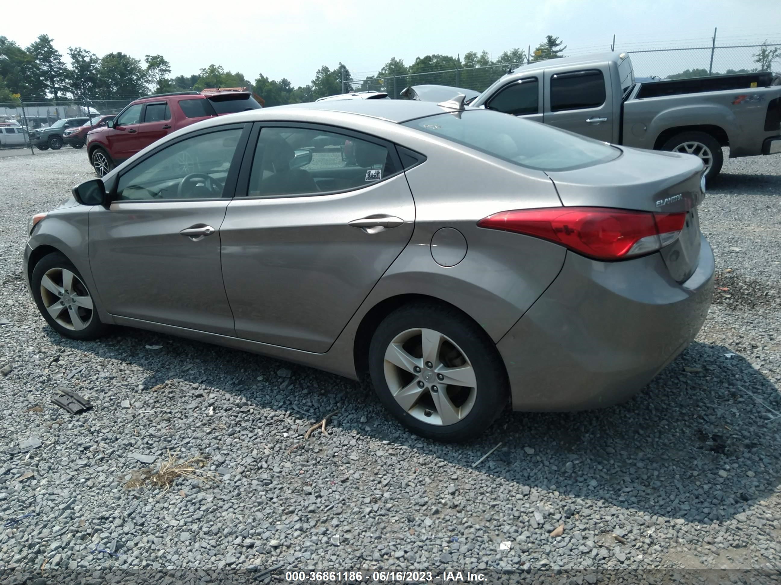 Photo 2 VIN: 5NPDH4AE8BH049514 - HYUNDAI ELANTRA 