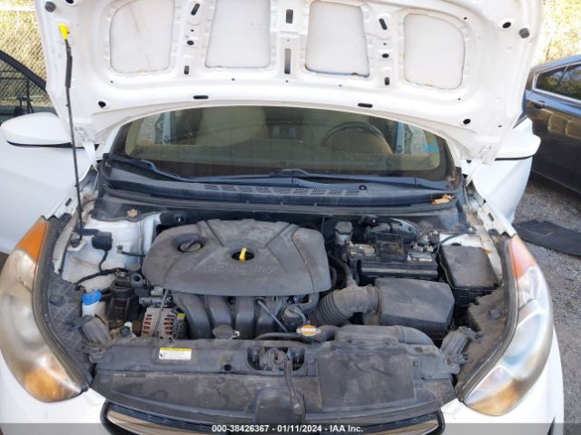 Photo 9 VIN: 5NPDH4AE8CH067710 - HYUNDAI ELANTRA 