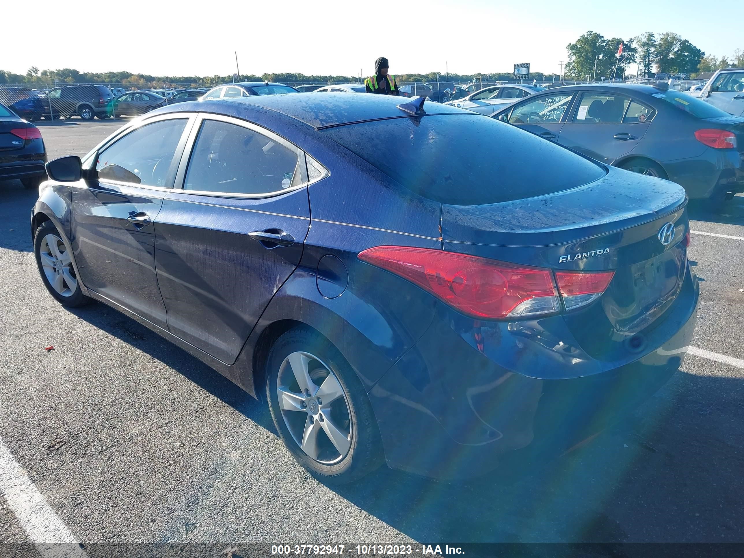 Photo 2 VIN: 5NPDH4AE8CH078612 - HYUNDAI ELANTRA 