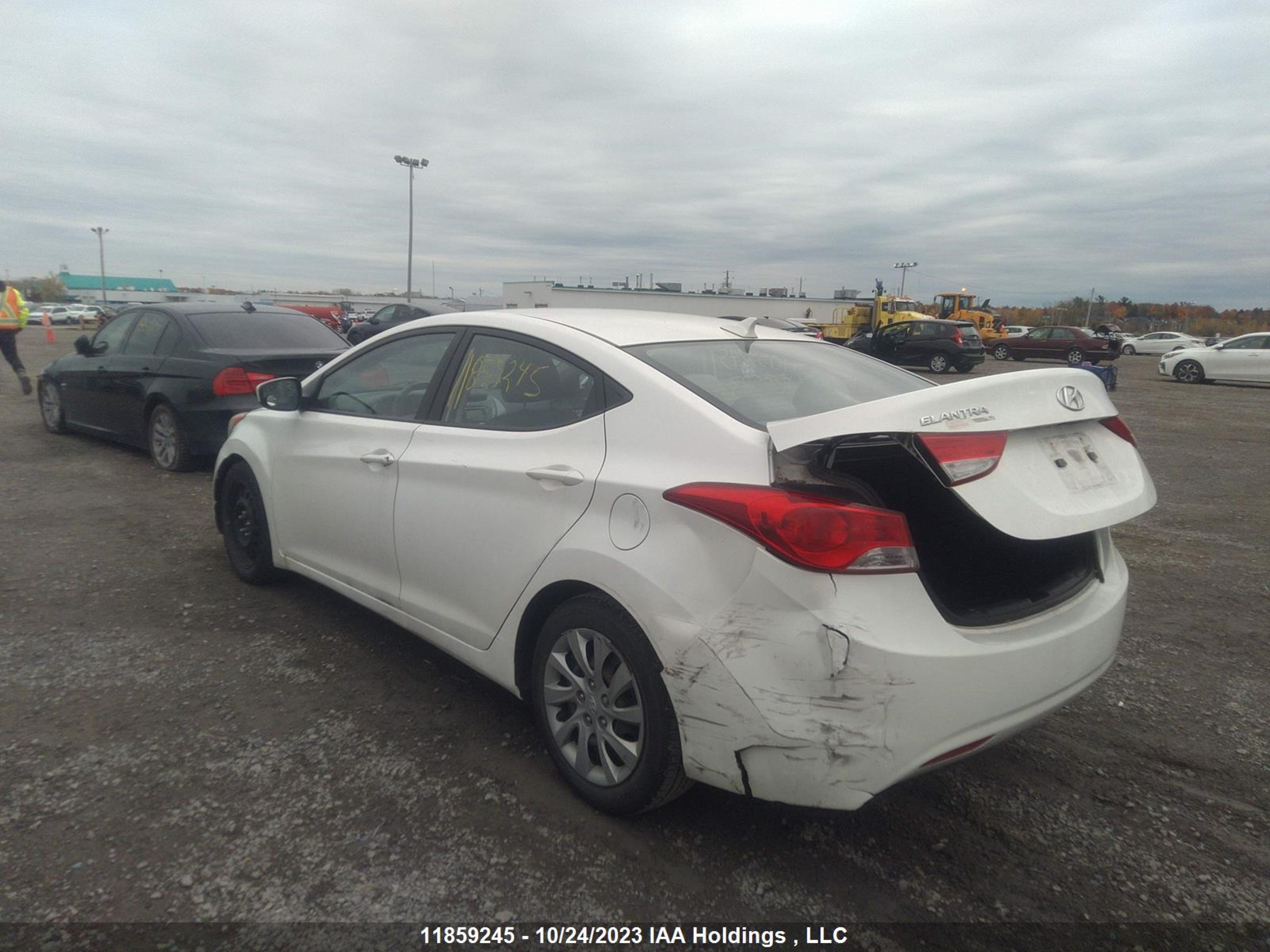 Photo 2 VIN: 5NPDH4AE8DH208583 - HYUNDAI ELANTRA 