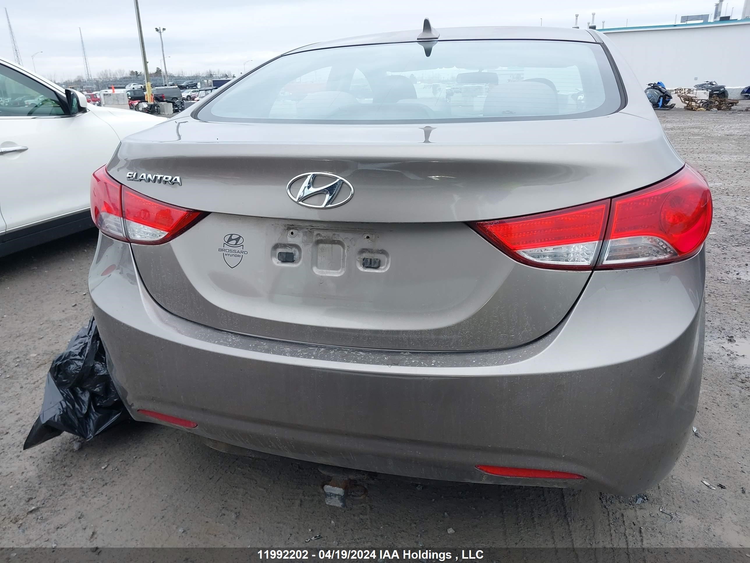 Photo 15 VIN: 5NPDH4AE8DH249523 - HYUNDAI ELANTRA 