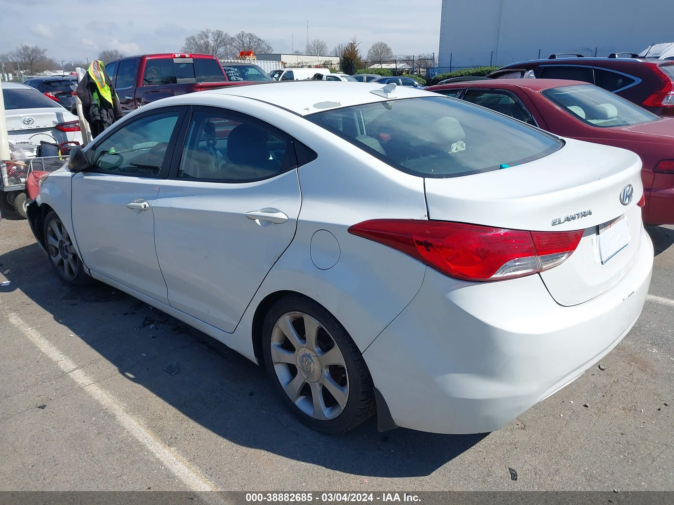 Photo 2 VIN: 5NPDH4AE8DH321756 - HYUNDAI ELANTRA 