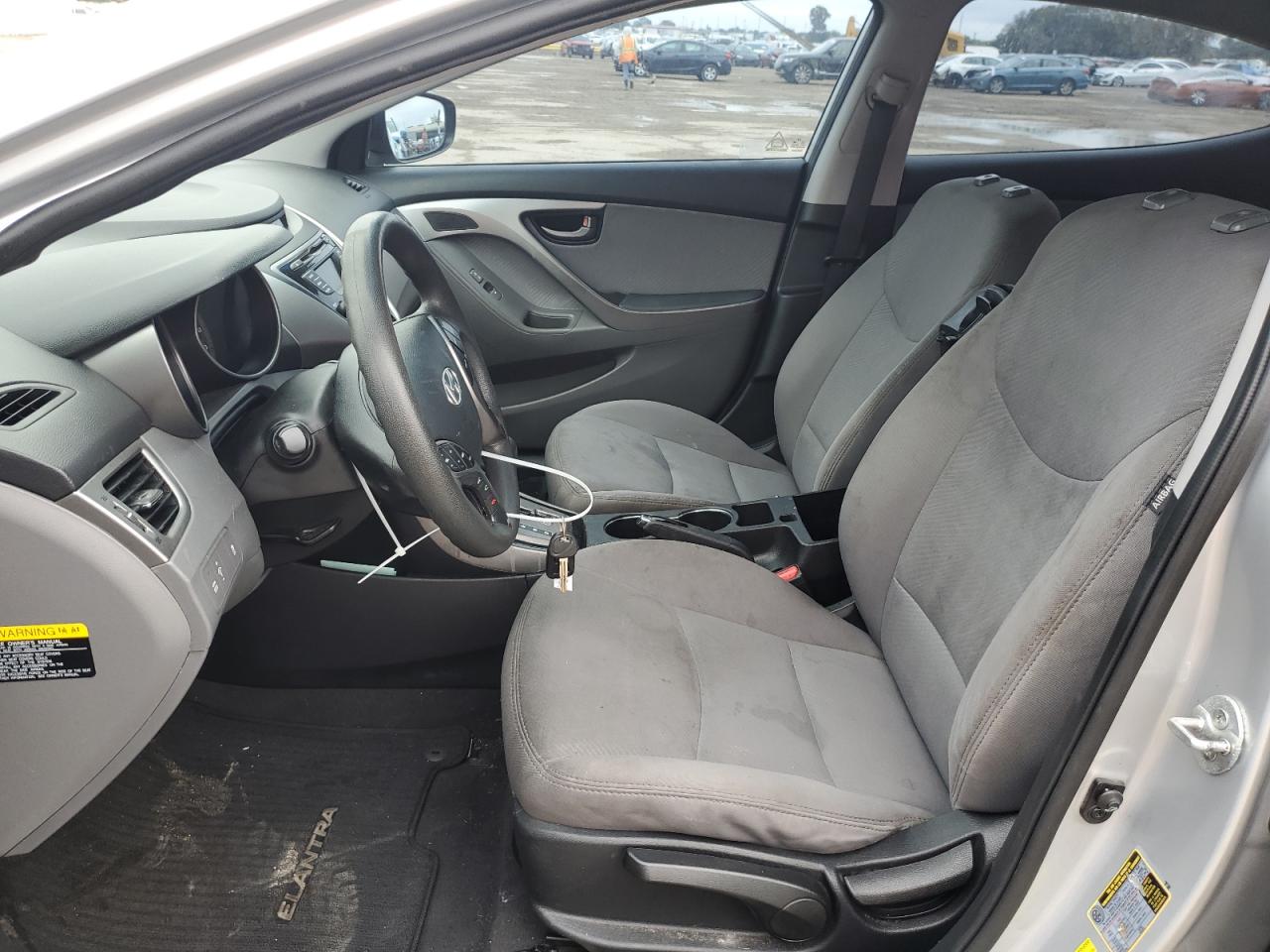 Photo 6 VIN: 5NPDH4AE8DH329100 - HYUNDAI ELANTRA 