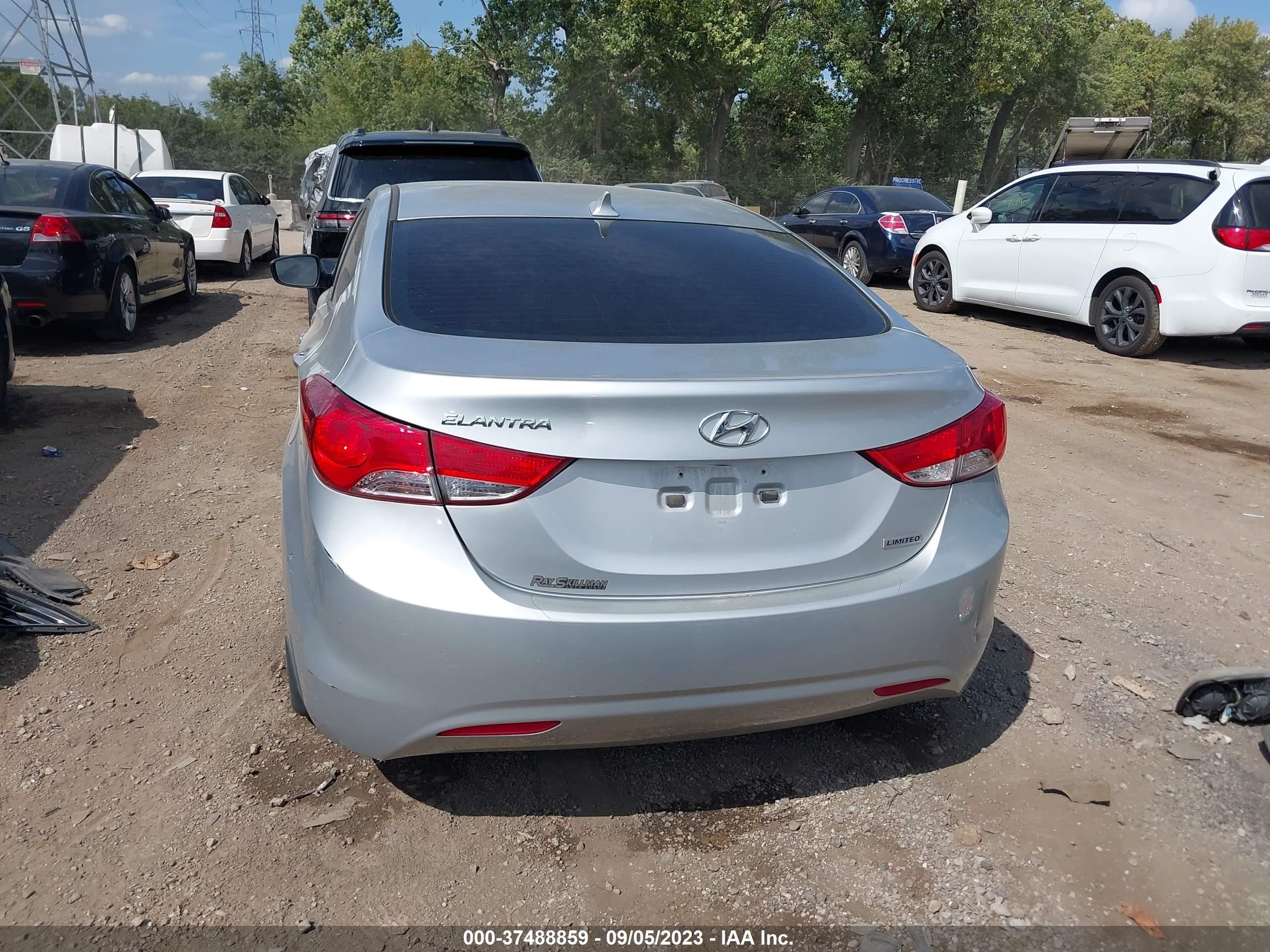 Photo 16 VIN: 5NPDH4AE8DH331431 - HYUNDAI ELANTRA 