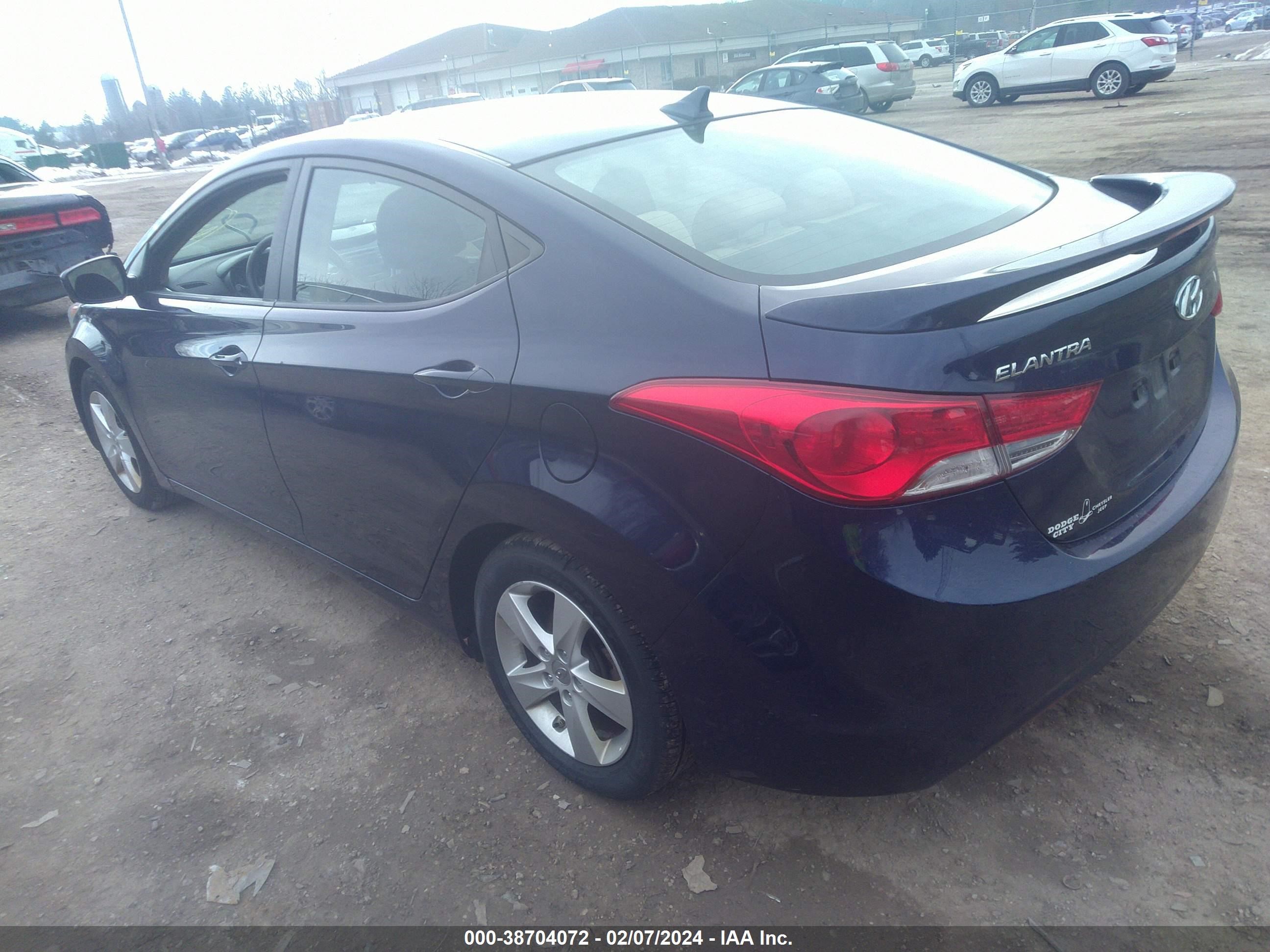 Photo 2 VIN: 5NPDH4AE8DH343739 - HYUNDAI ELANTRA 