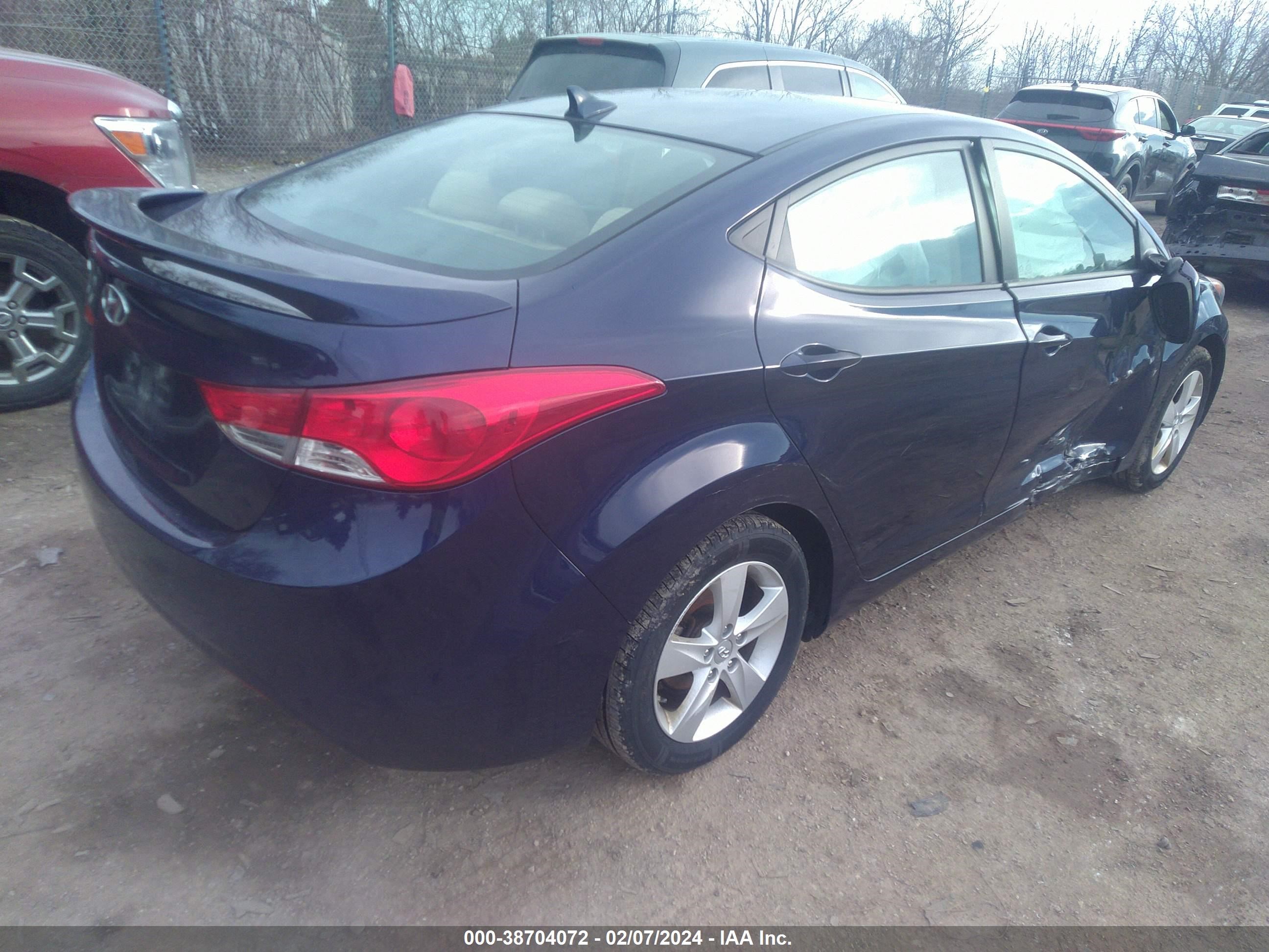 Photo 3 VIN: 5NPDH4AE8DH343739 - HYUNDAI ELANTRA 