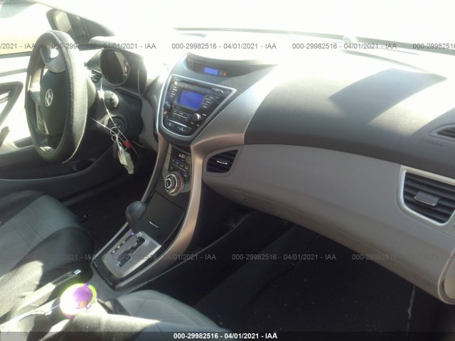 Photo 4 VIN: 5NPDH4AE8DH355163 - HYUNDAI ELANTRA 