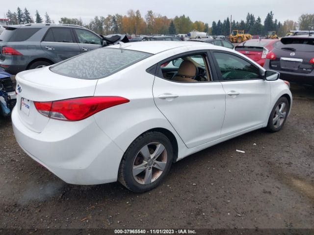 Photo 3 VIN: 5NPDH4AE8DH371038 - HYUNDAI ELANTRA 