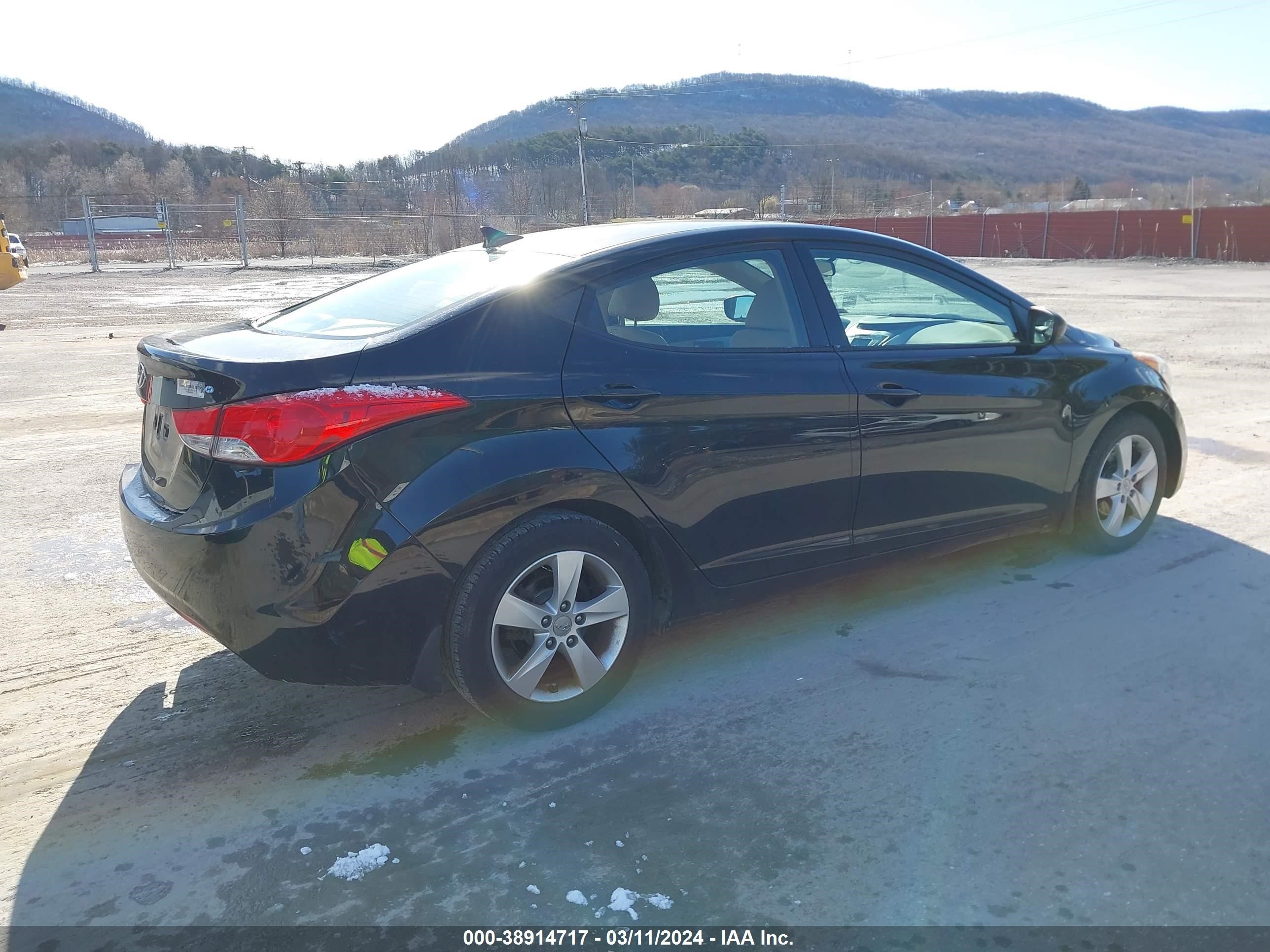 Photo 3 VIN: 5NPDH4AE8DH373890 - HYUNDAI ELANTRA 