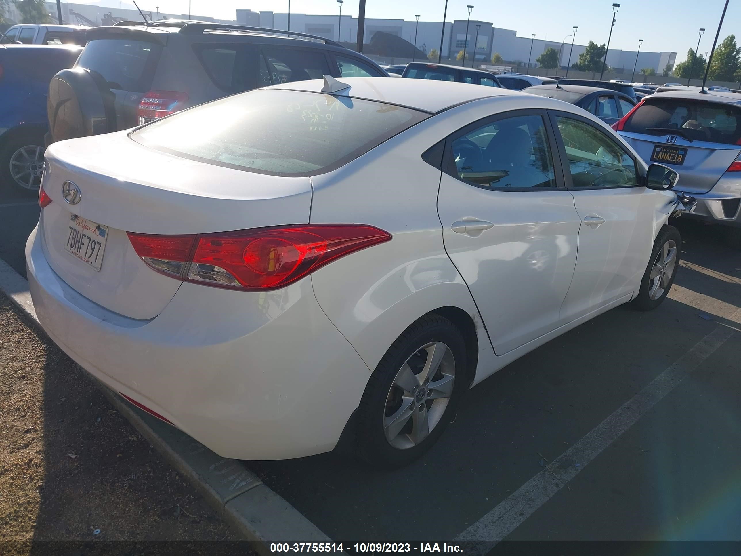 Photo 3 VIN: 5NPDH4AE8DH391161 - HYUNDAI ELANTRA 