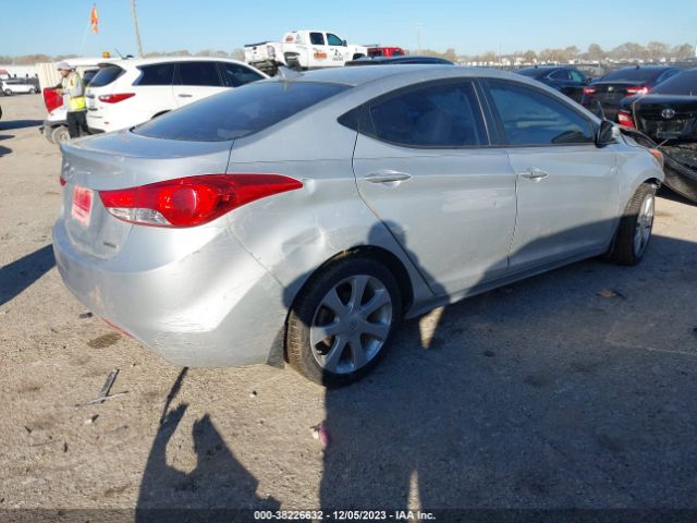 Photo 3 VIN: 5NPDH4AE8DH396117 - HYUNDAI ELANTRA 