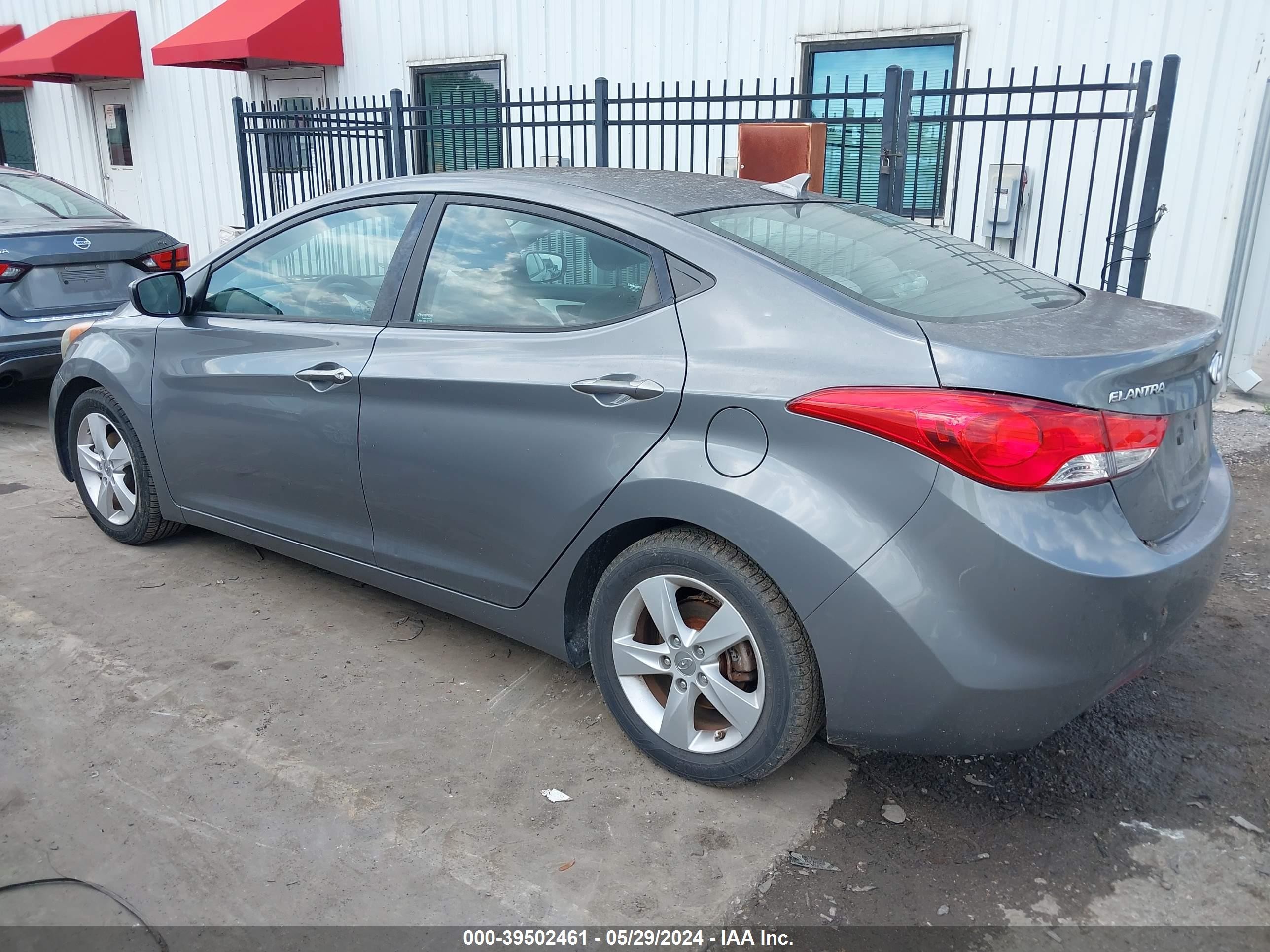 Photo 2 VIN: 5NPDH4AE8DH398028 - HYUNDAI ELANTRA 