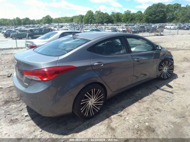 Photo 3 VIN: 5NPDH4AE8DH440973 - HYUNDAI ELANTRA 