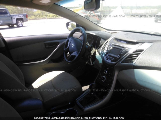 Photo 4 VIN: 5NPDH4AE8EH490886 - HYUNDAI ELANTRA 