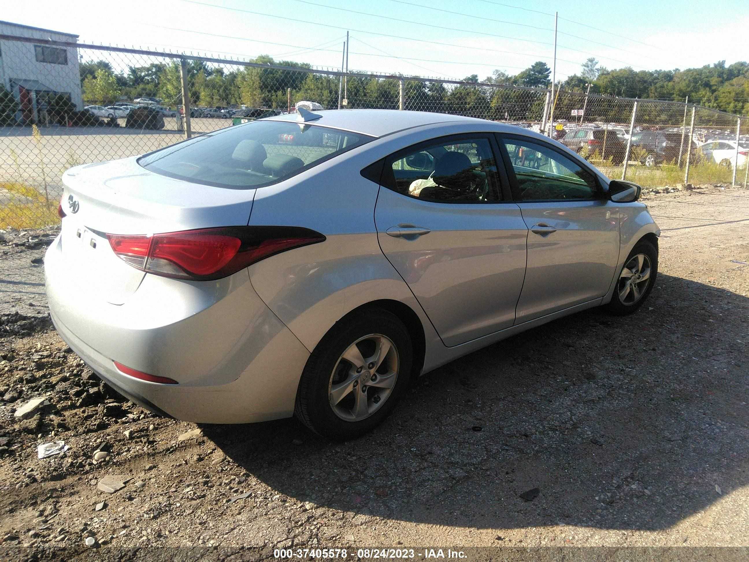 Photo 3 VIN: 5NPDH4AE8EH519254 - HYUNDAI ELANTRA 