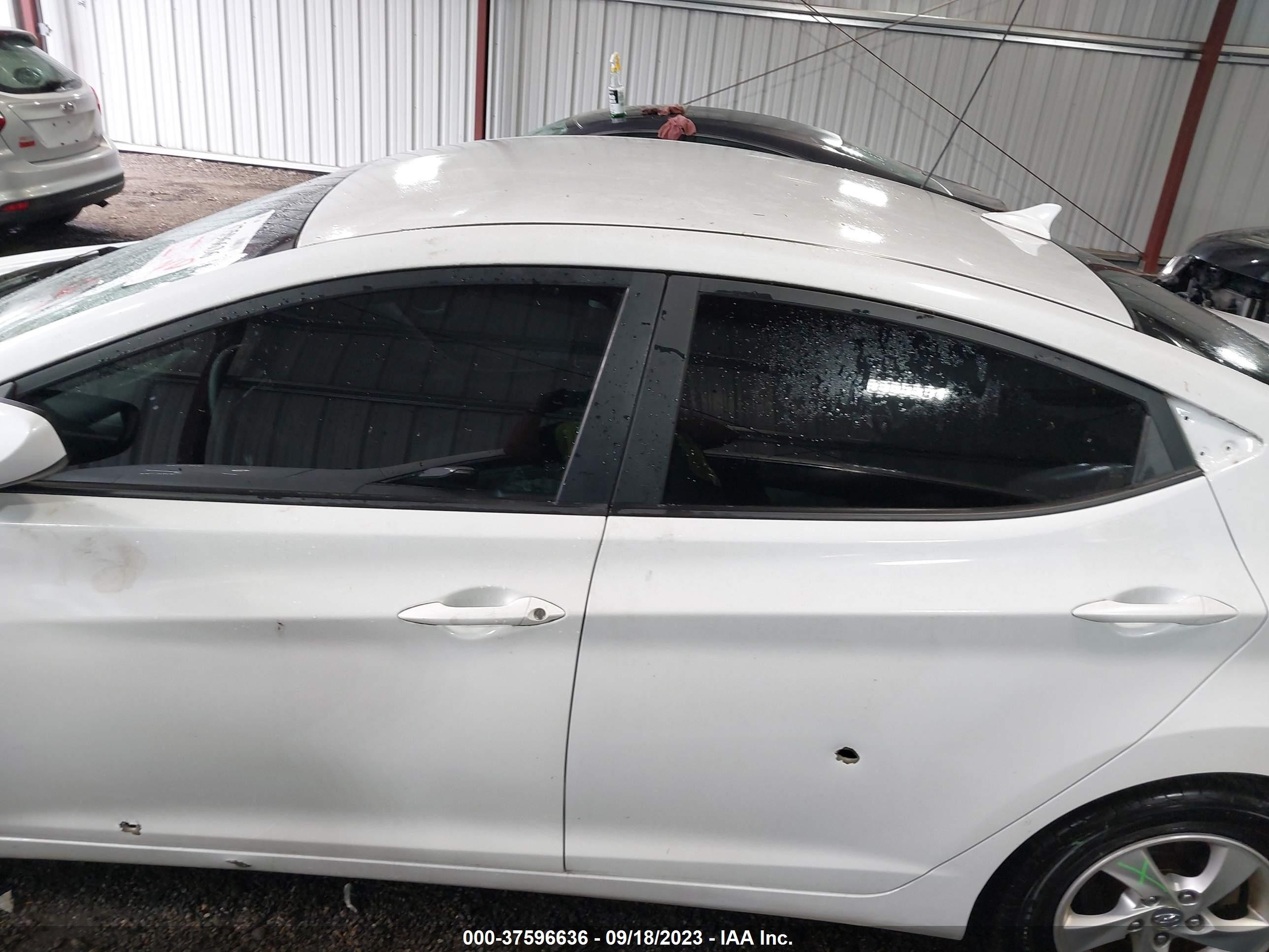 Photo 14 VIN: 5NPDH4AE8FH579522 - HYUNDAI ELANTRA 