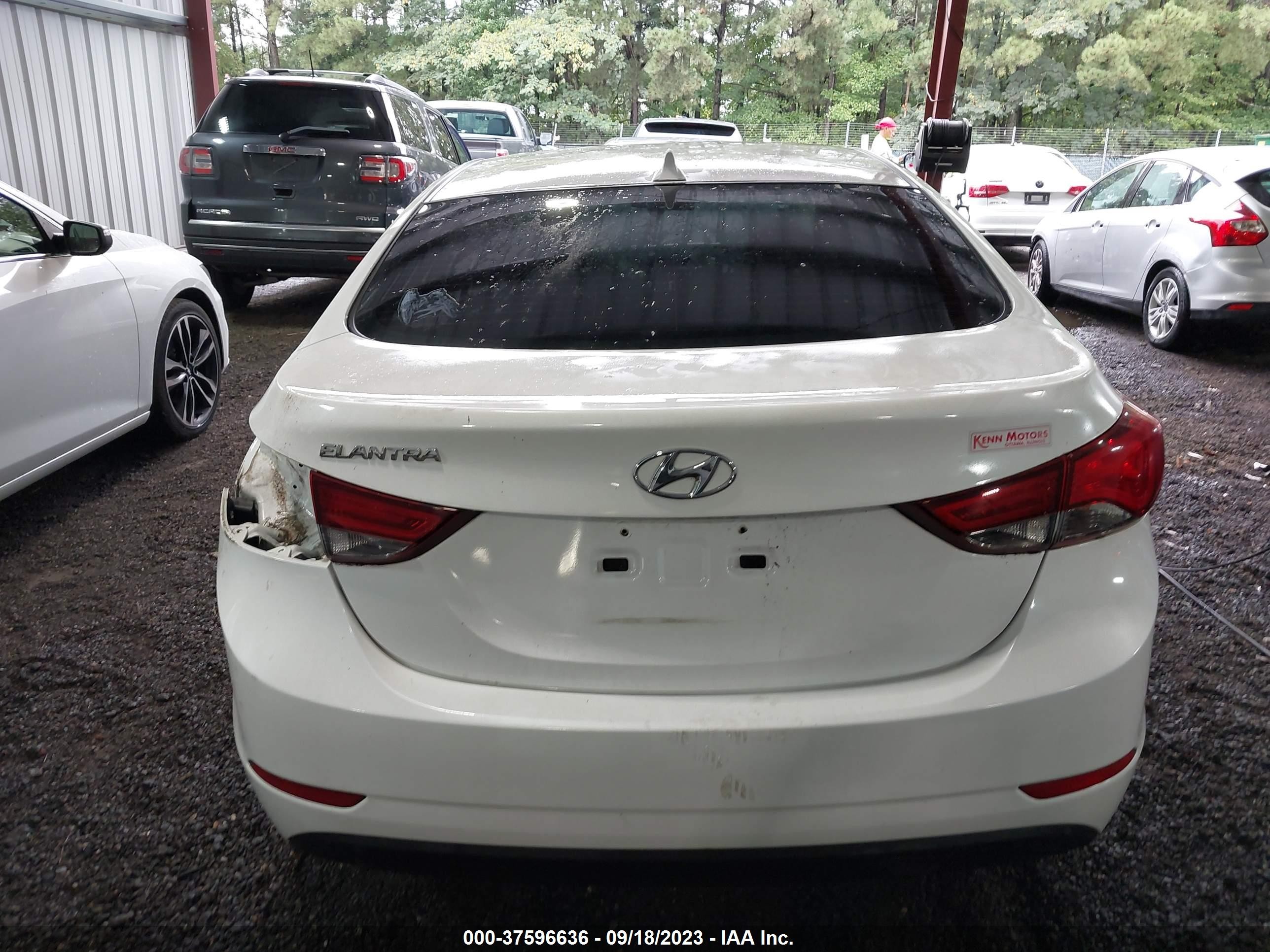 Photo 16 VIN: 5NPDH4AE8FH579522 - HYUNDAI ELANTRA 